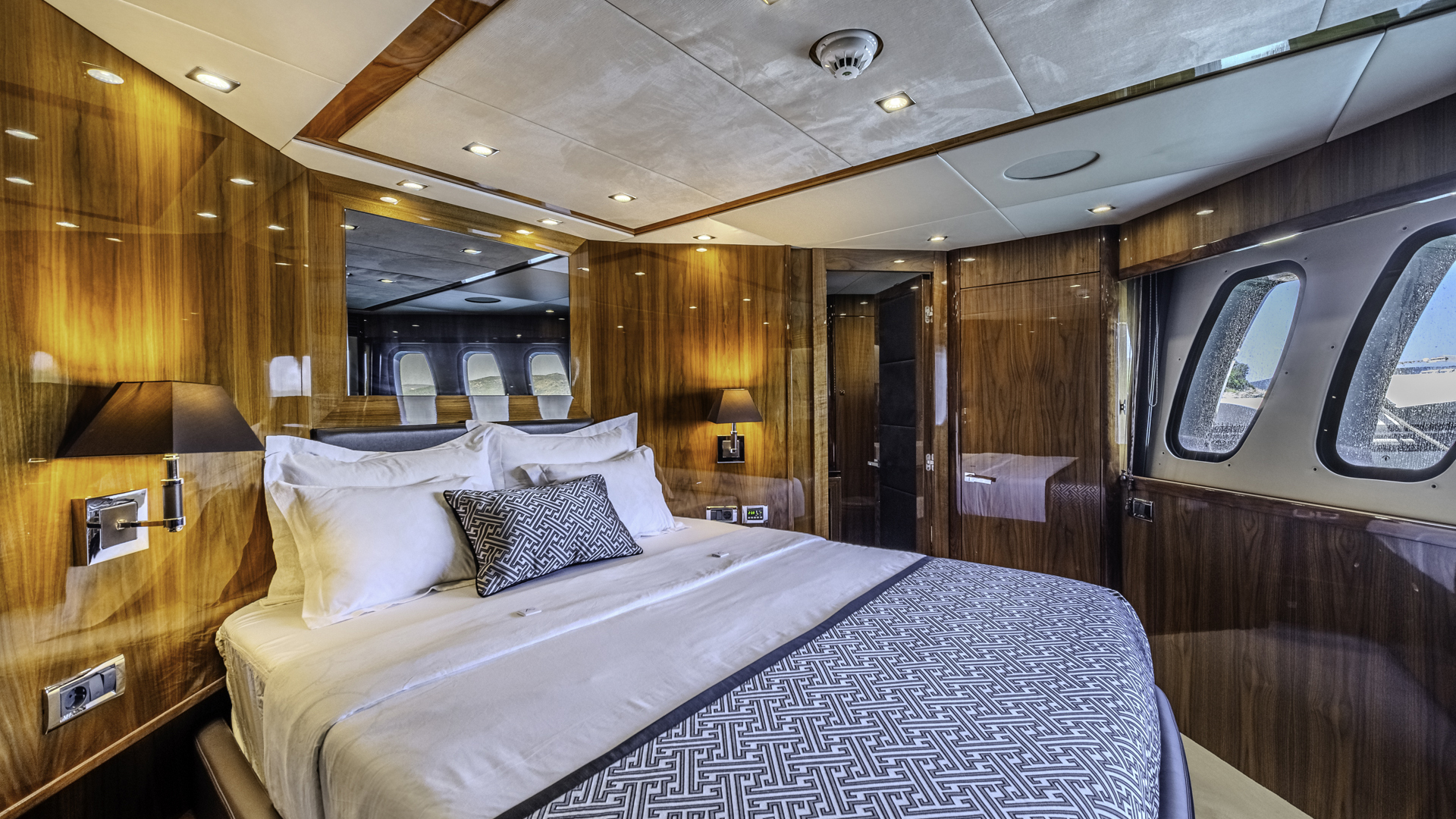 Sunseeker Yacht 34M — photo 27