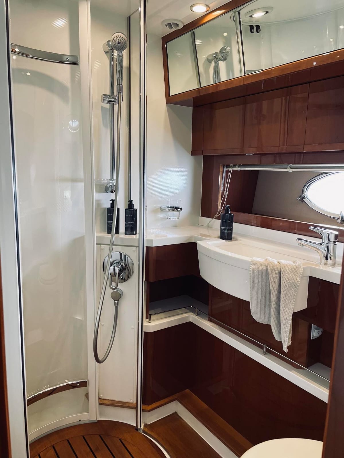 Princess V53 — photo 11