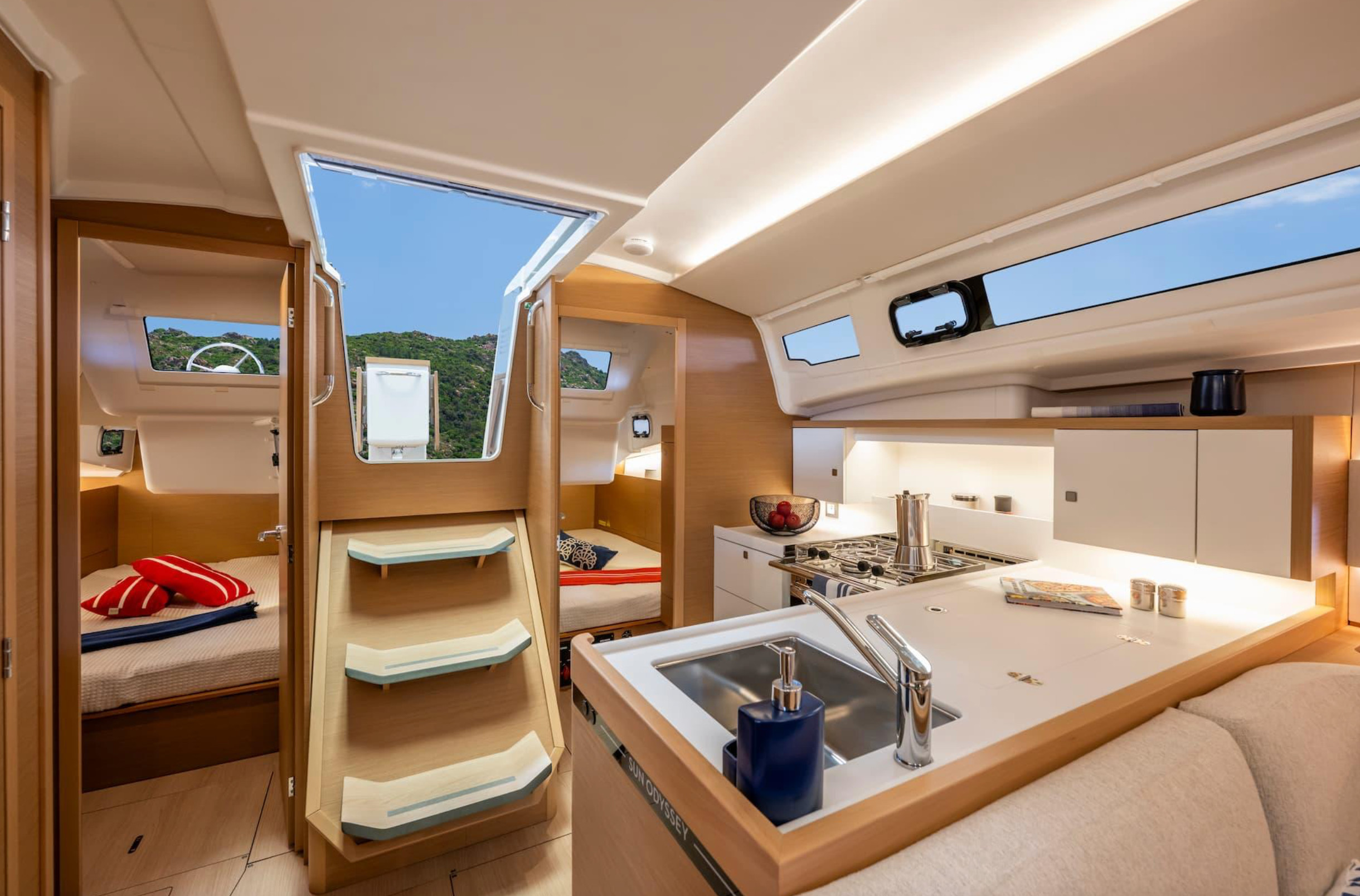 Sun Odyssey 415 — photo 3