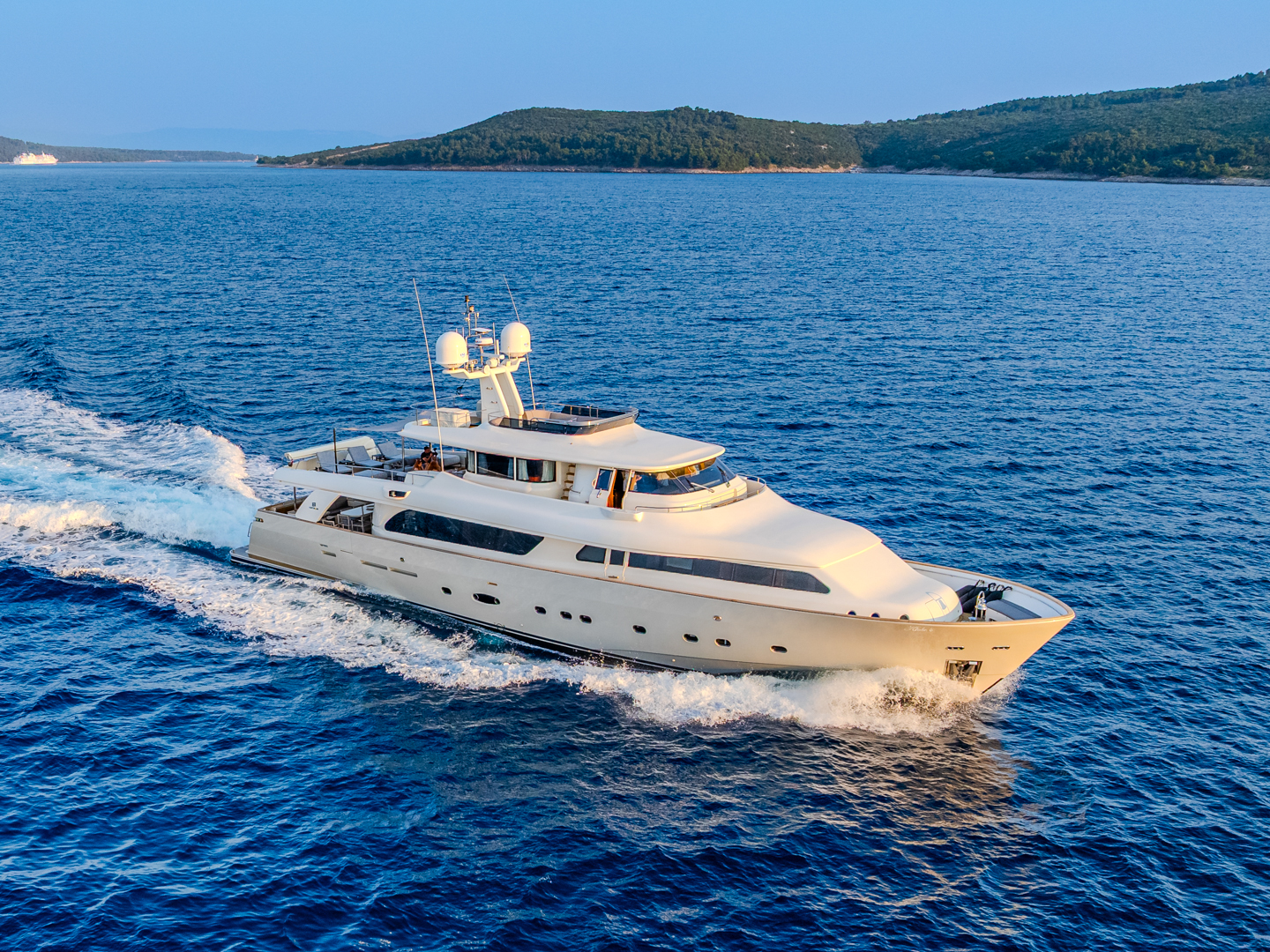 Motoryacht — photo 1