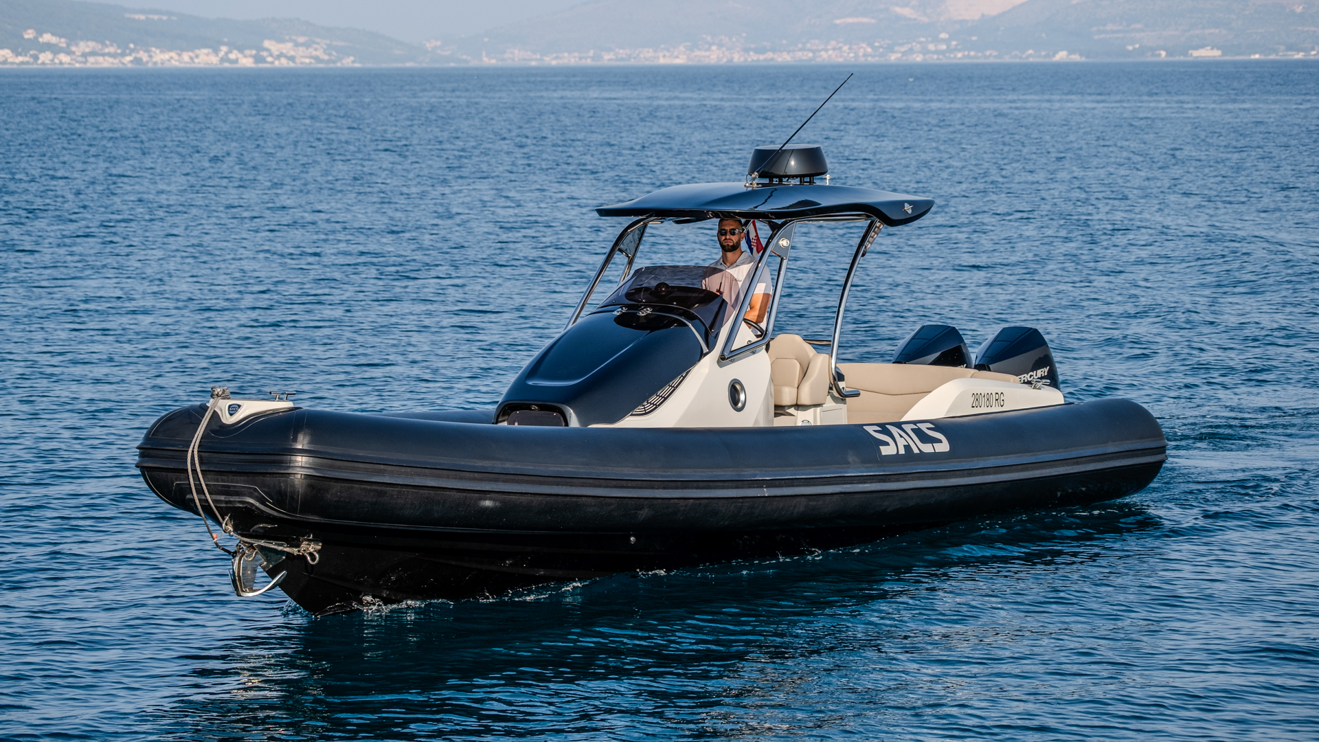 Motoryacht — photo 22