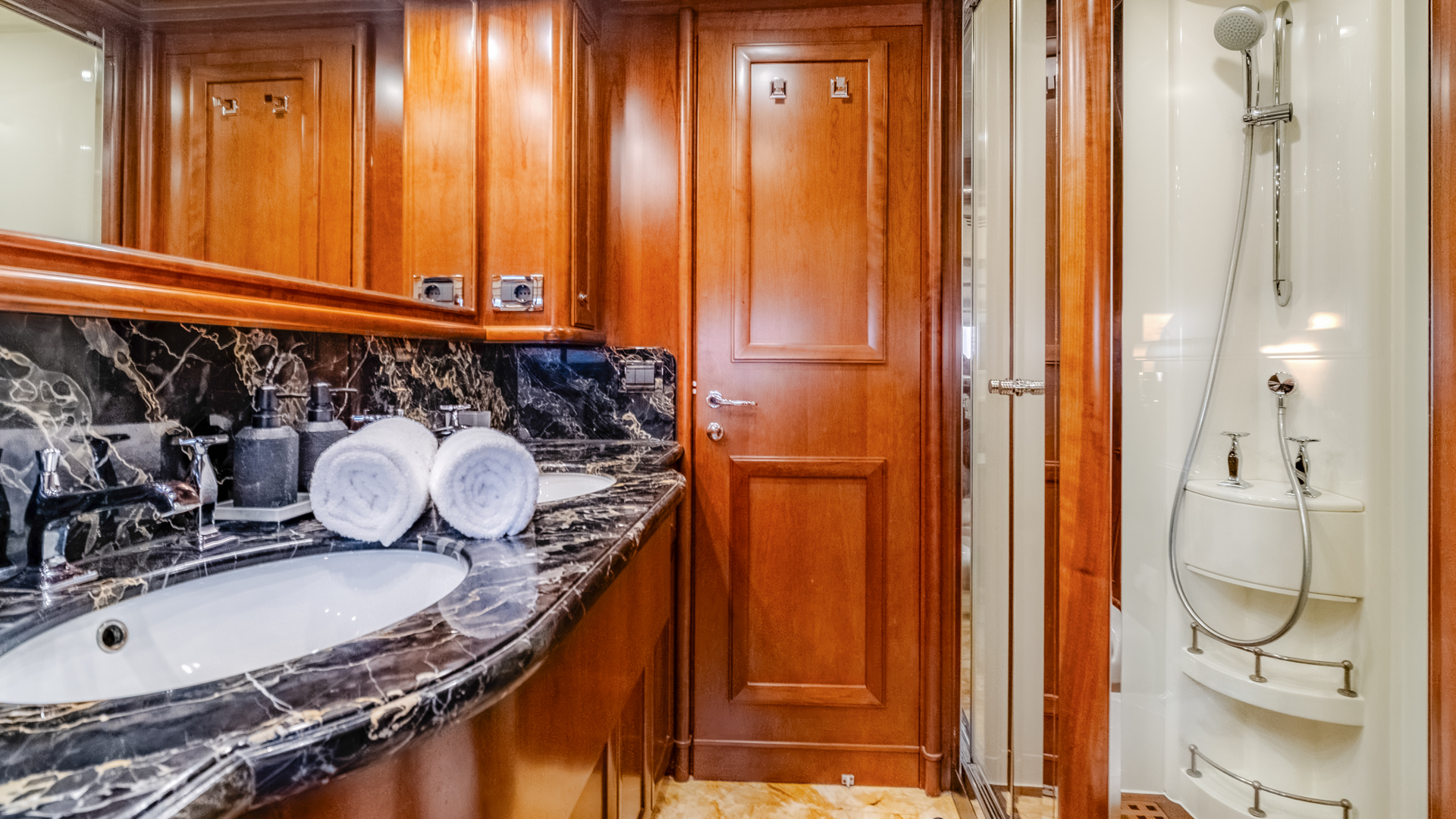 Motoryacht — photo 18