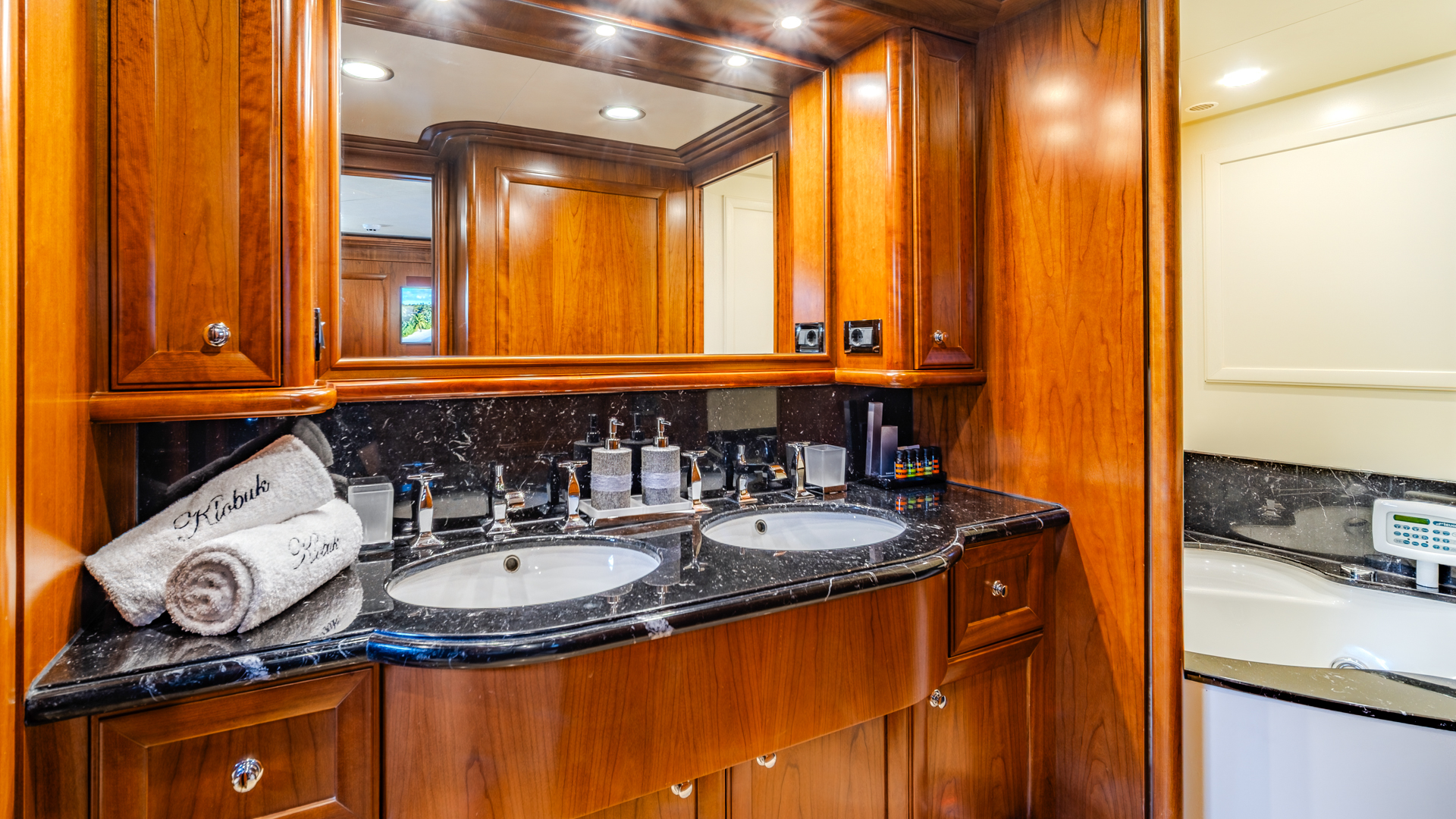 Motoryacht — photo 28