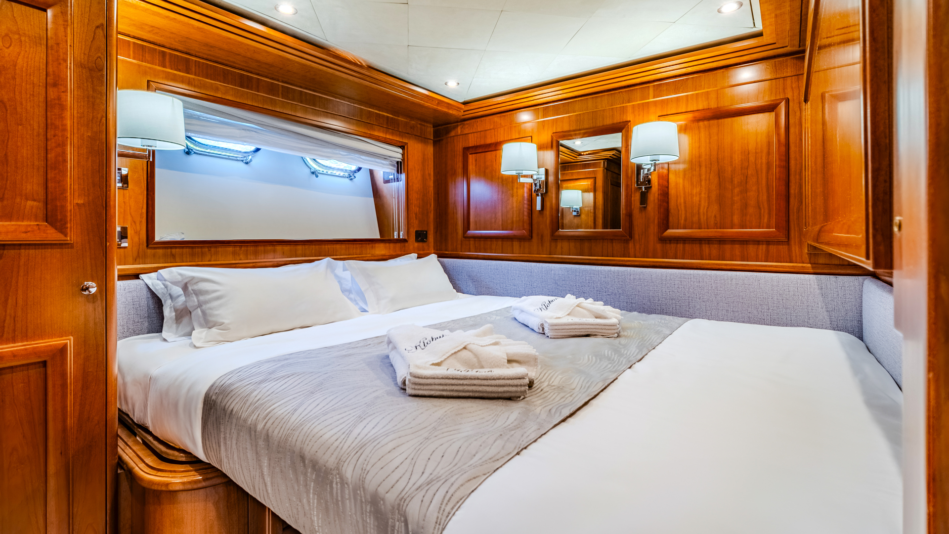 Motoryacht — photo 14