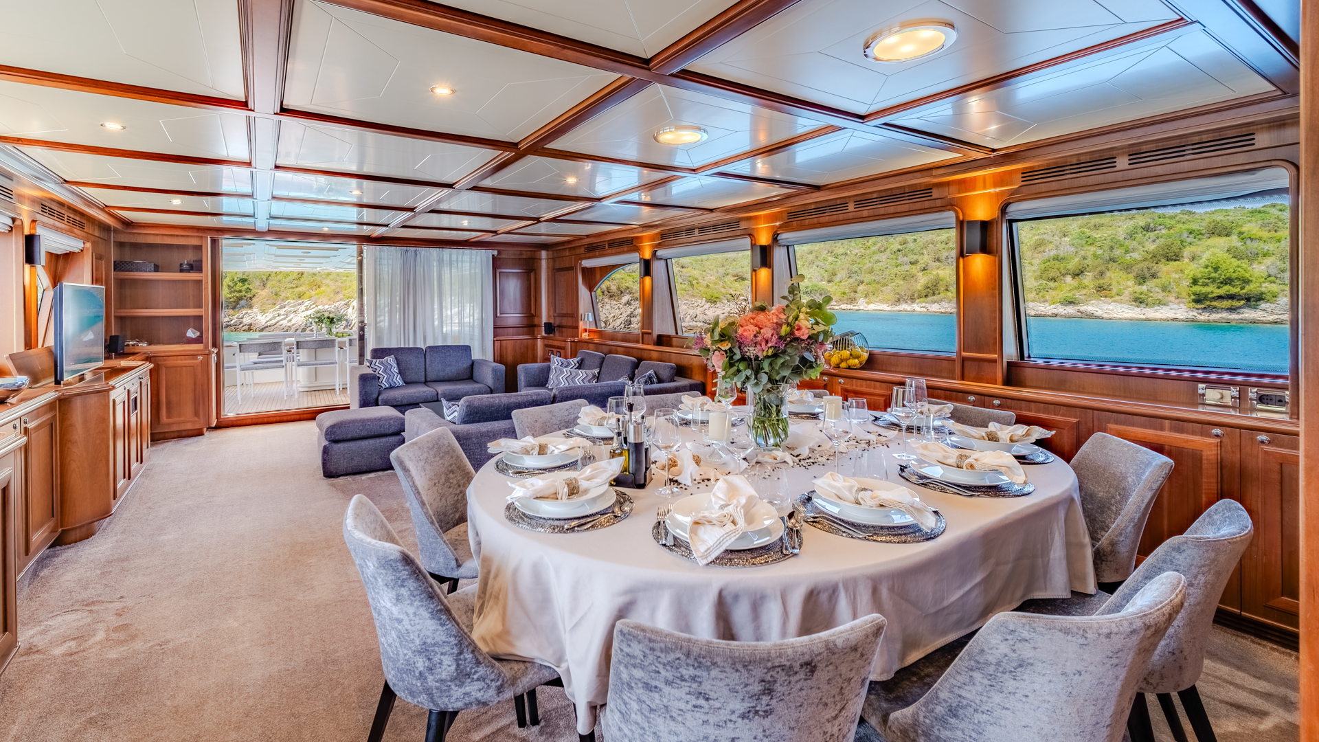 Motoryacht — photo 24