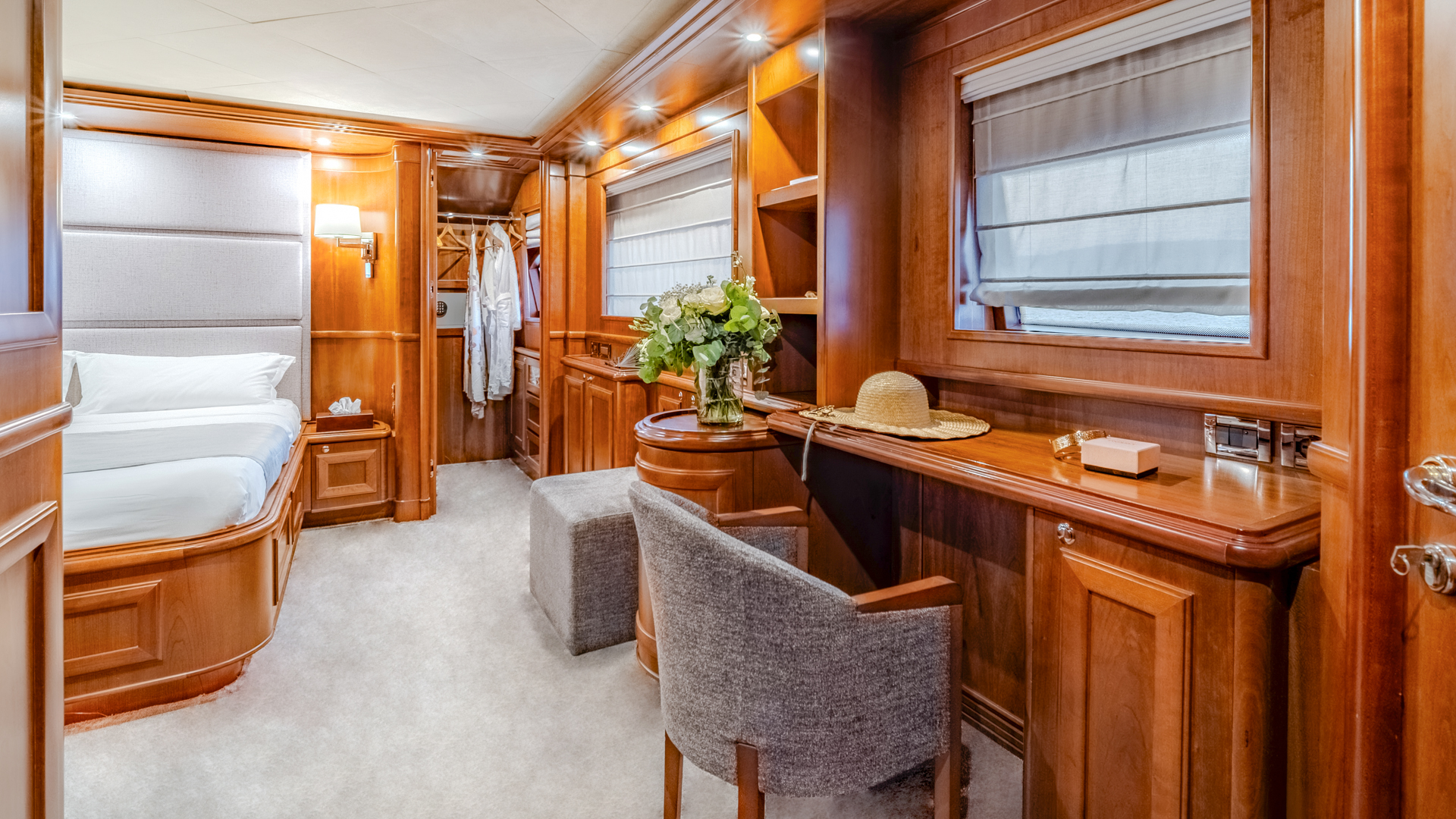 Motoryacht — photo 25