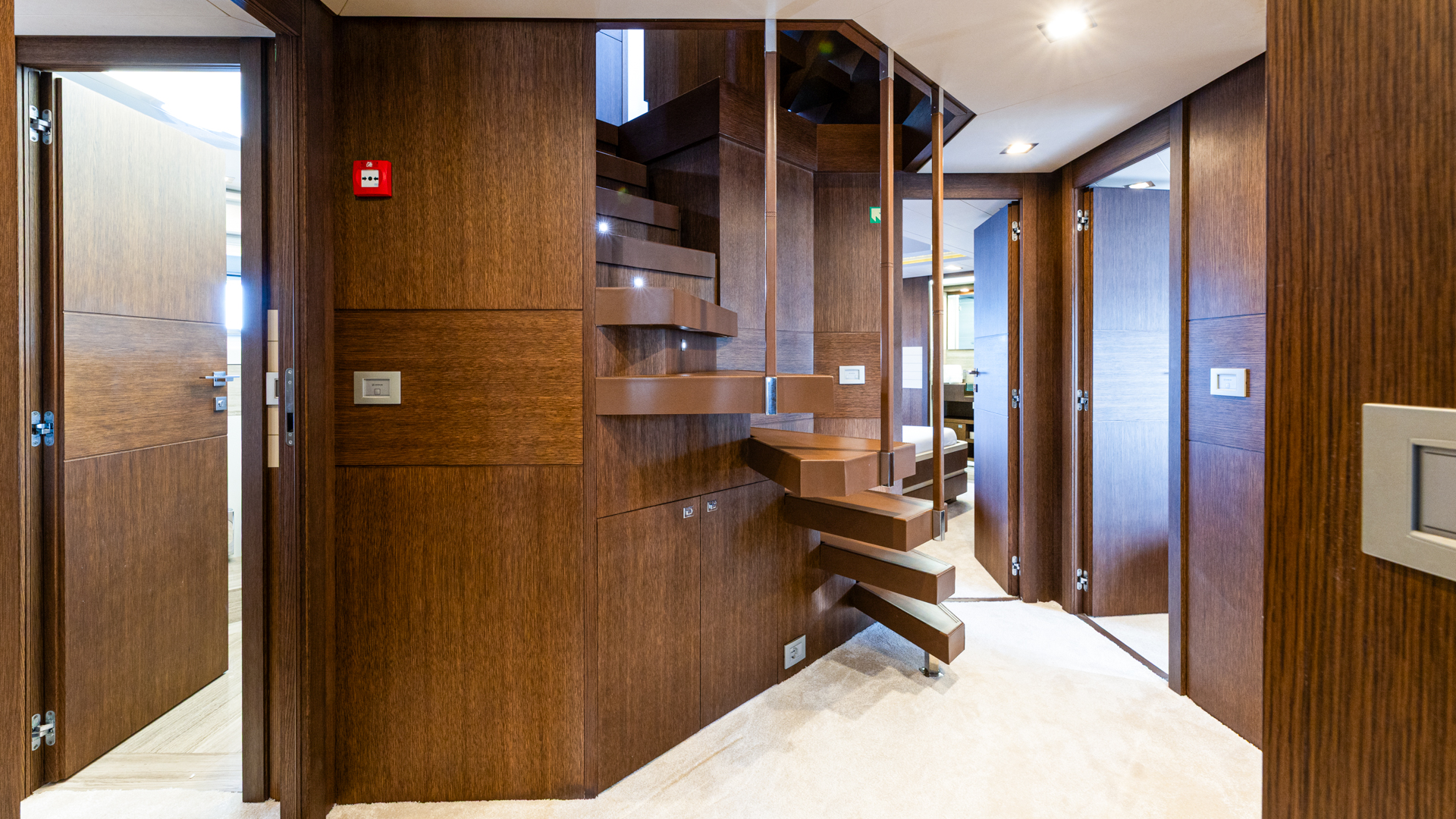 Motoryacht P — photo 23