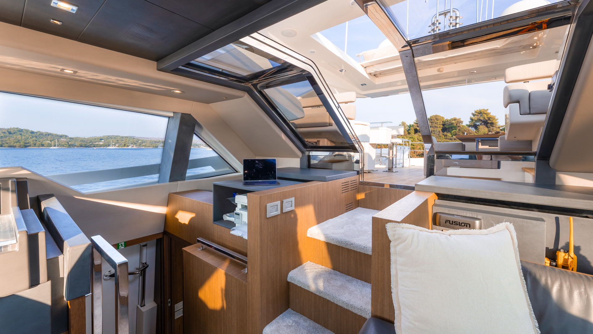 Motoryacht P — photo 21