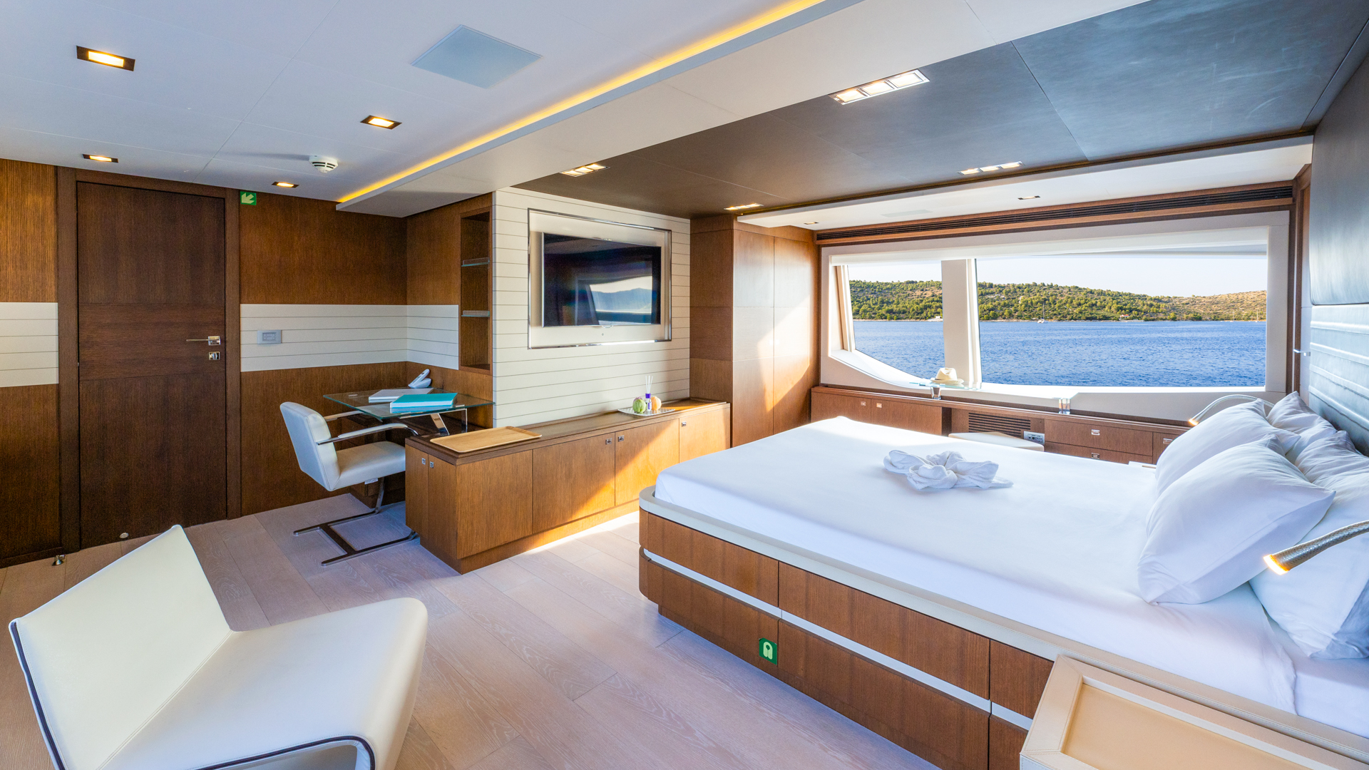 Motoryacht P — photo 26