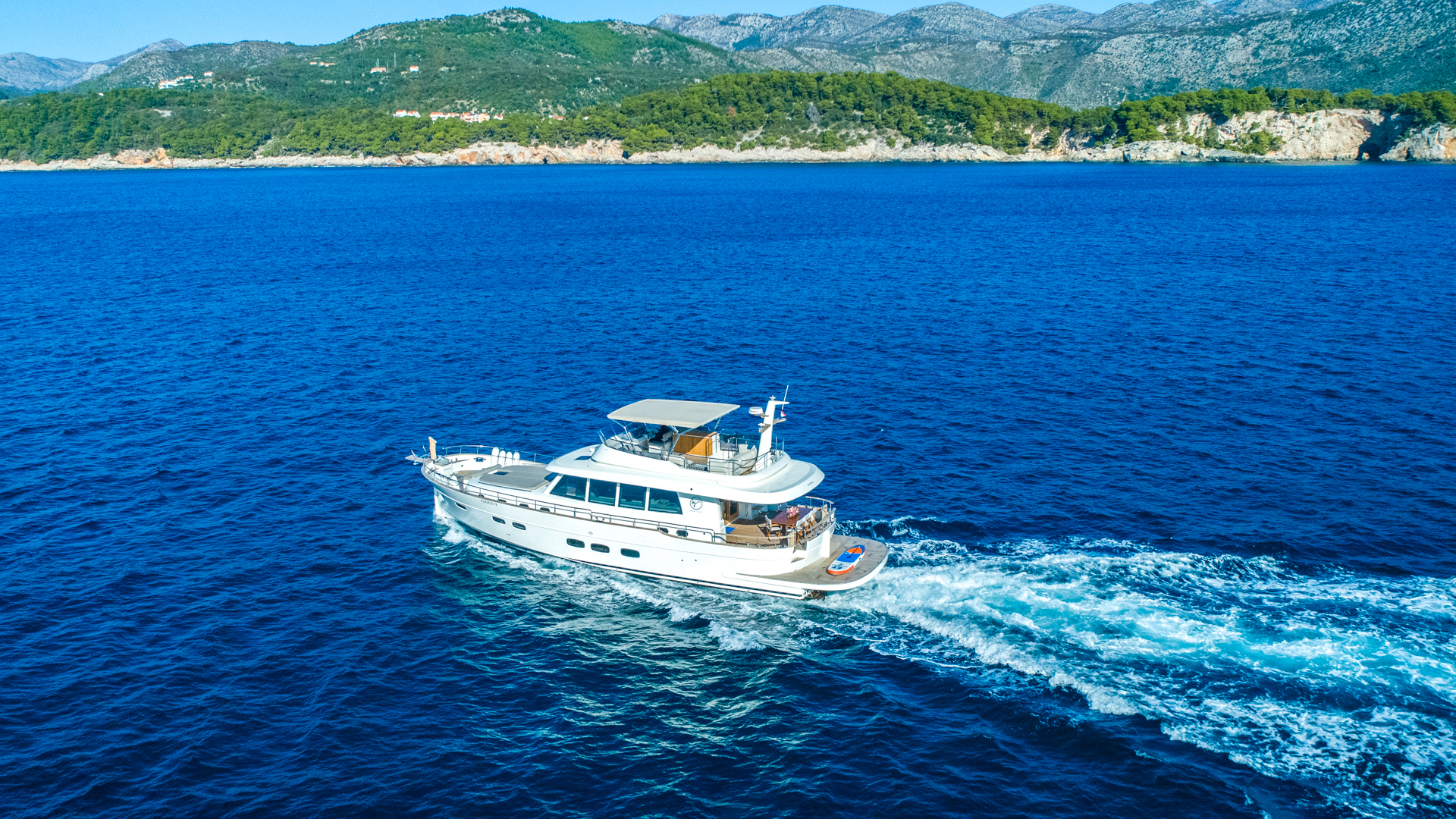 Motoryacht C9 — photo 17