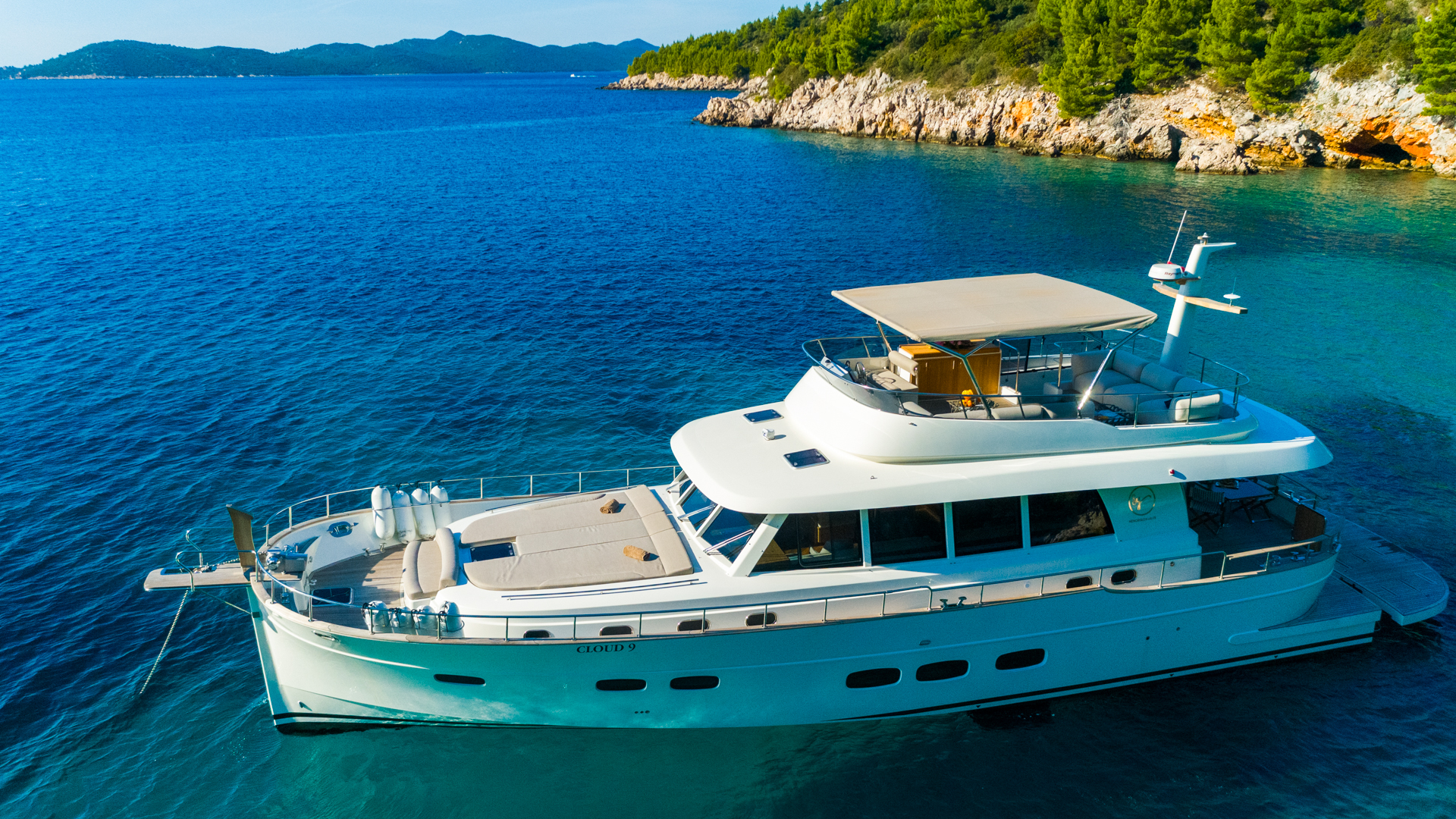 Motoryacht C9 — photo 8