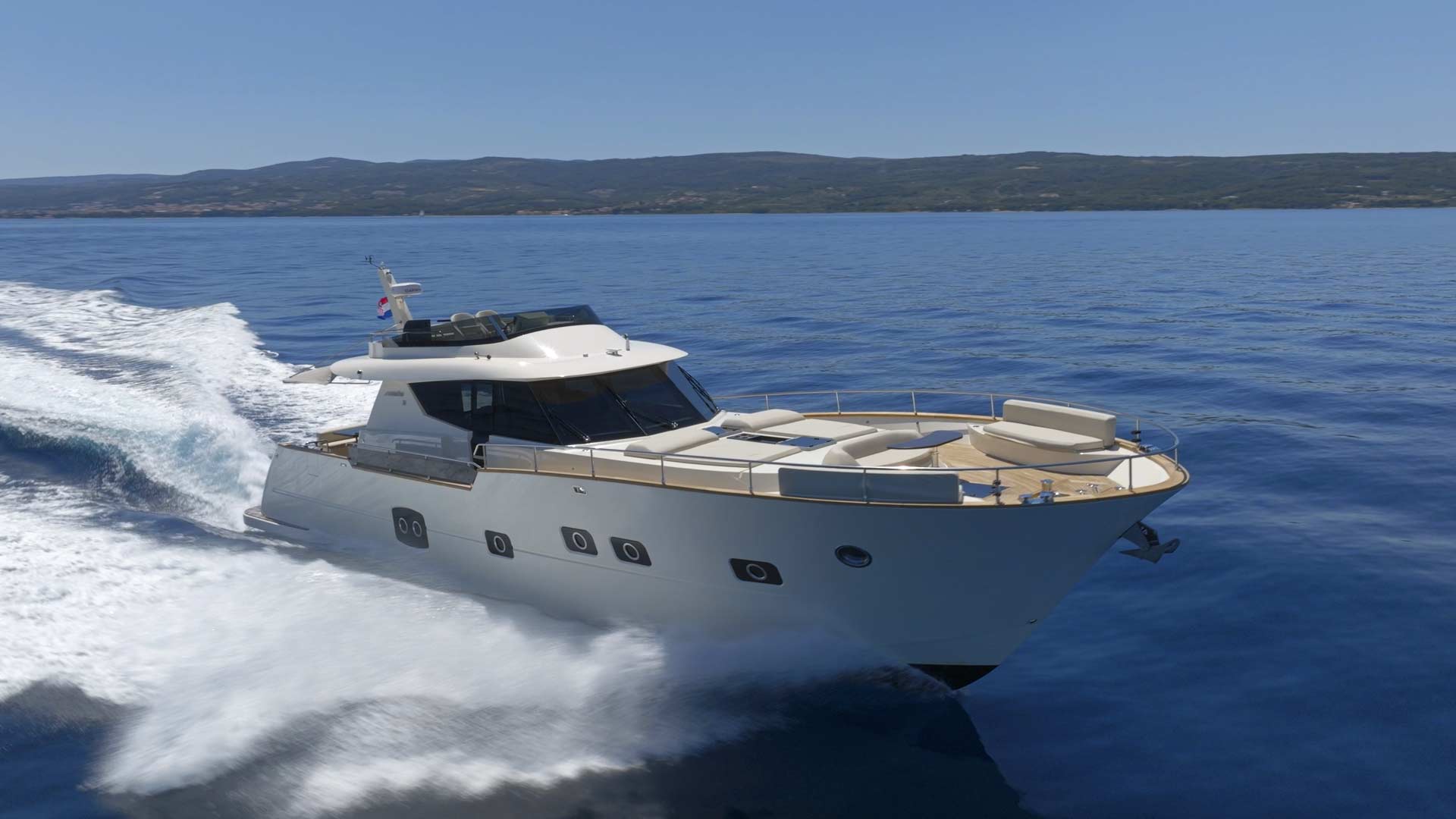 Monachus 70 Fly — photo 14