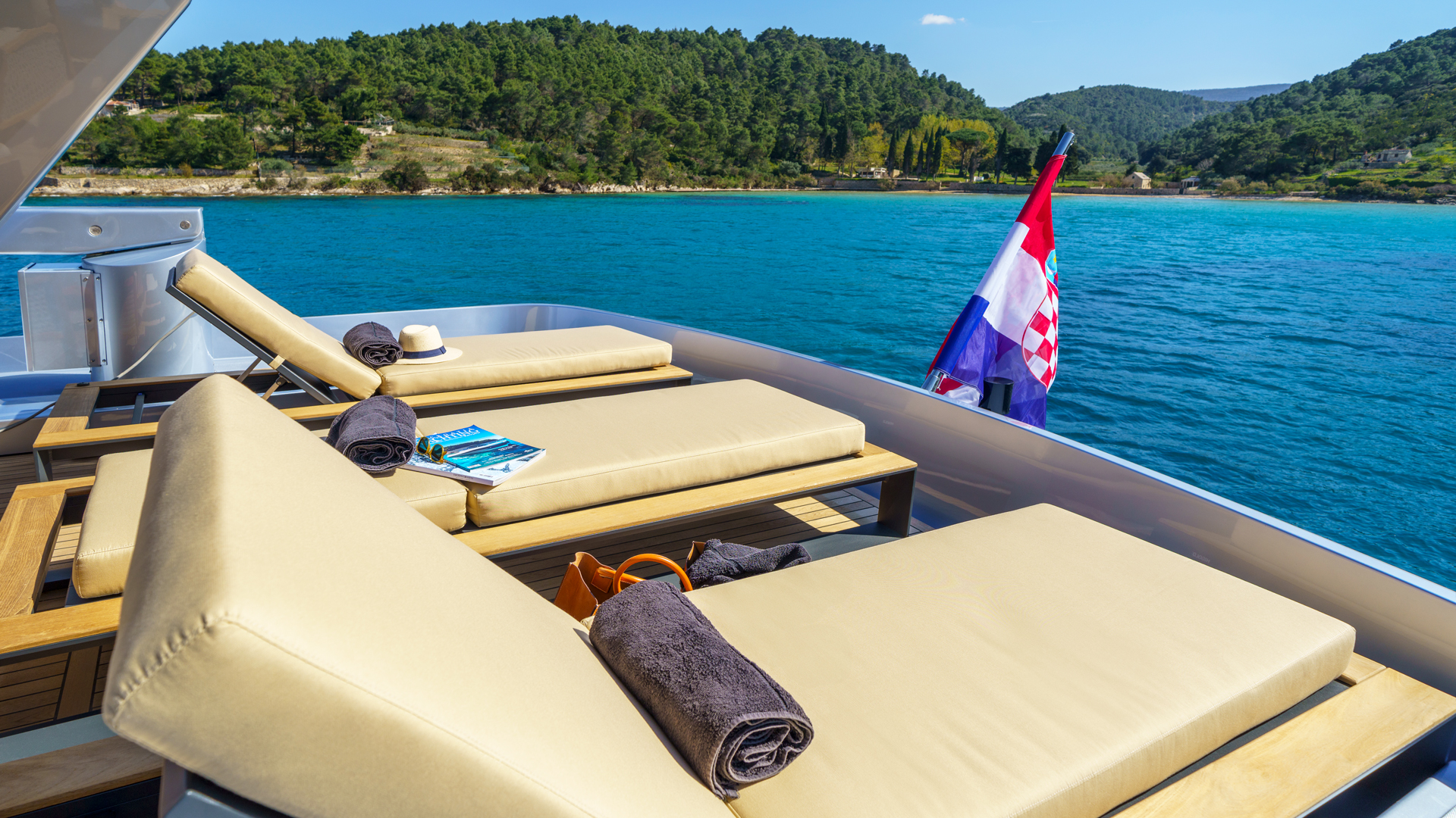 Motoryacht P — photo 8