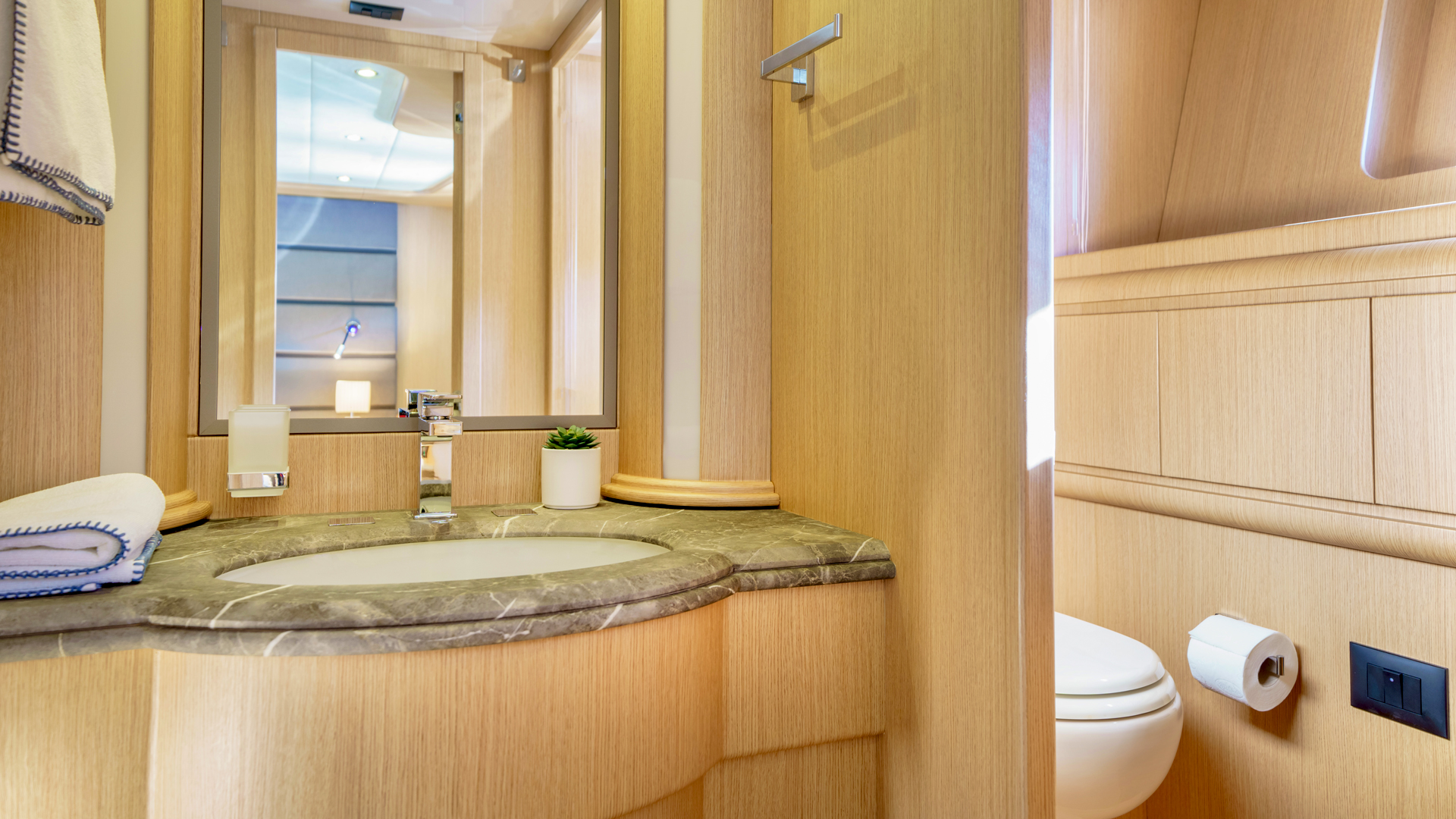 Motoryacht P — photo 19