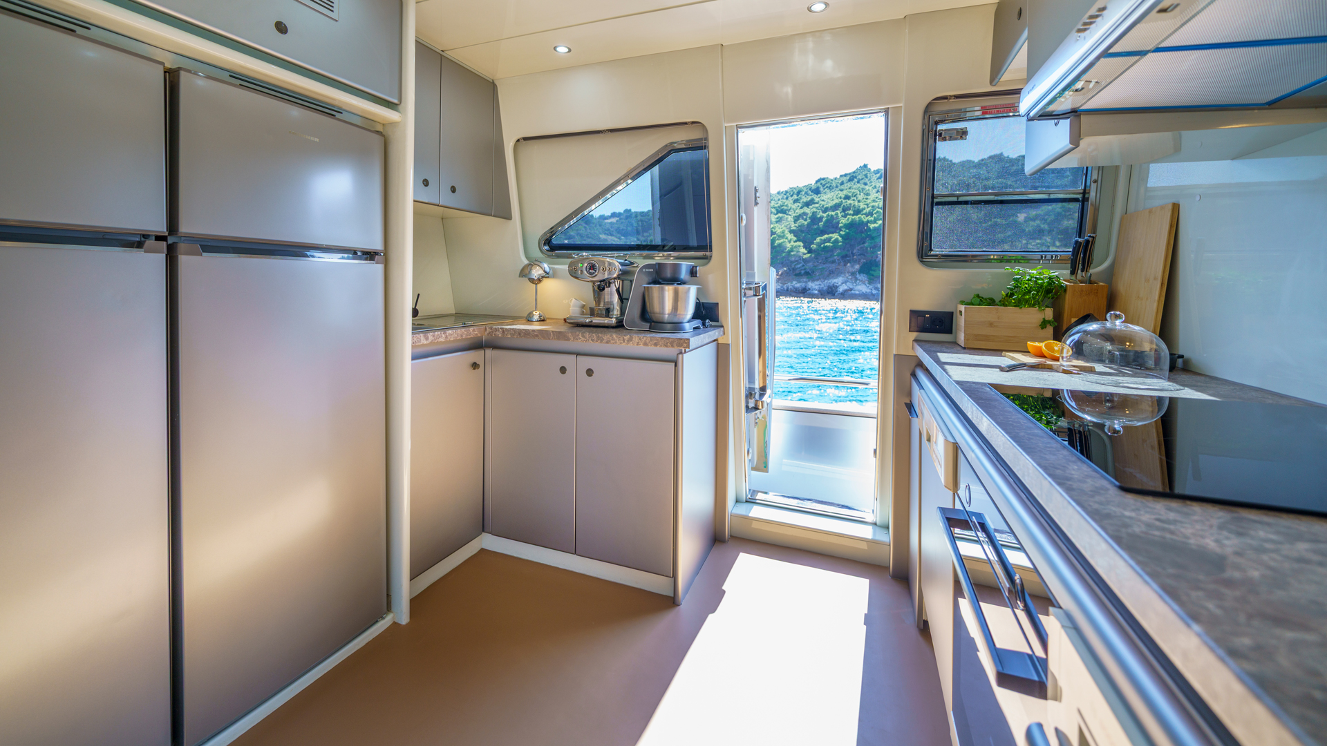 Motoryacht P — photo 40