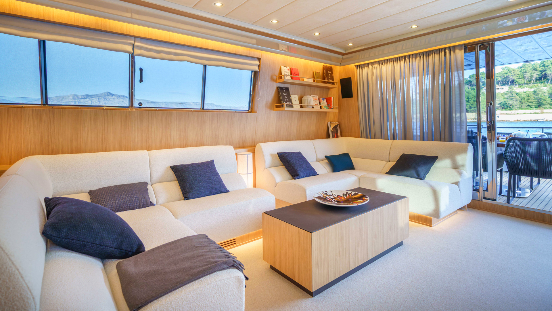 Motoryacht P — photo 6