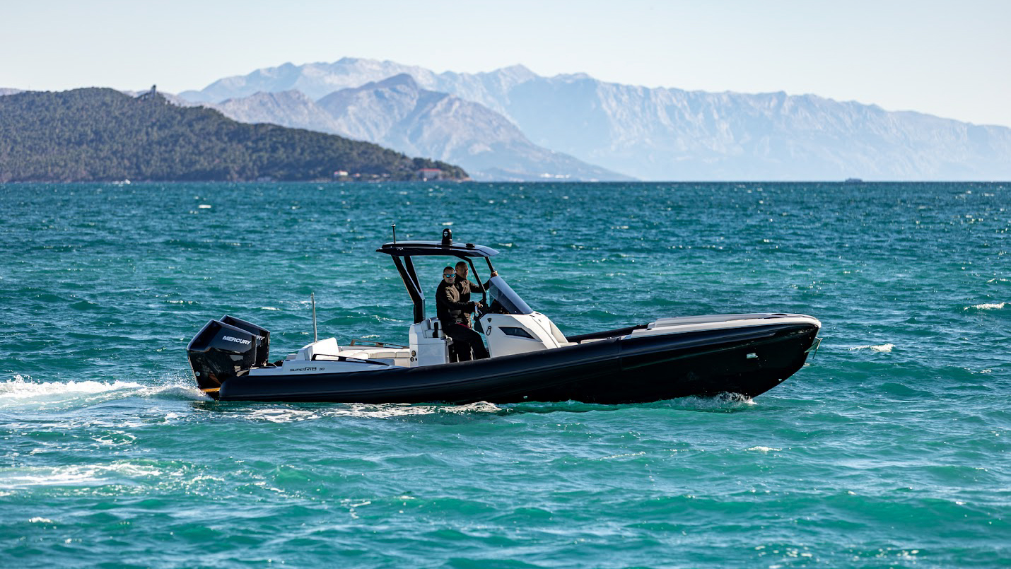 Motoryacht — photo 22