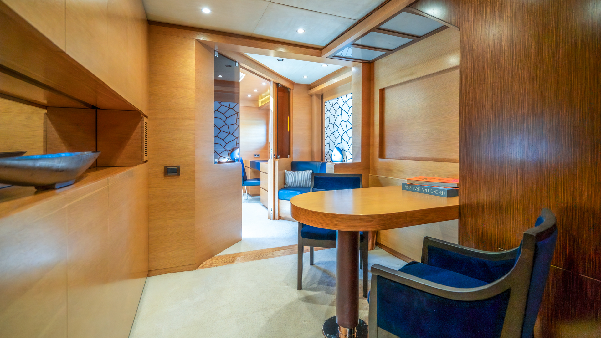 Motoryacht — photo 24