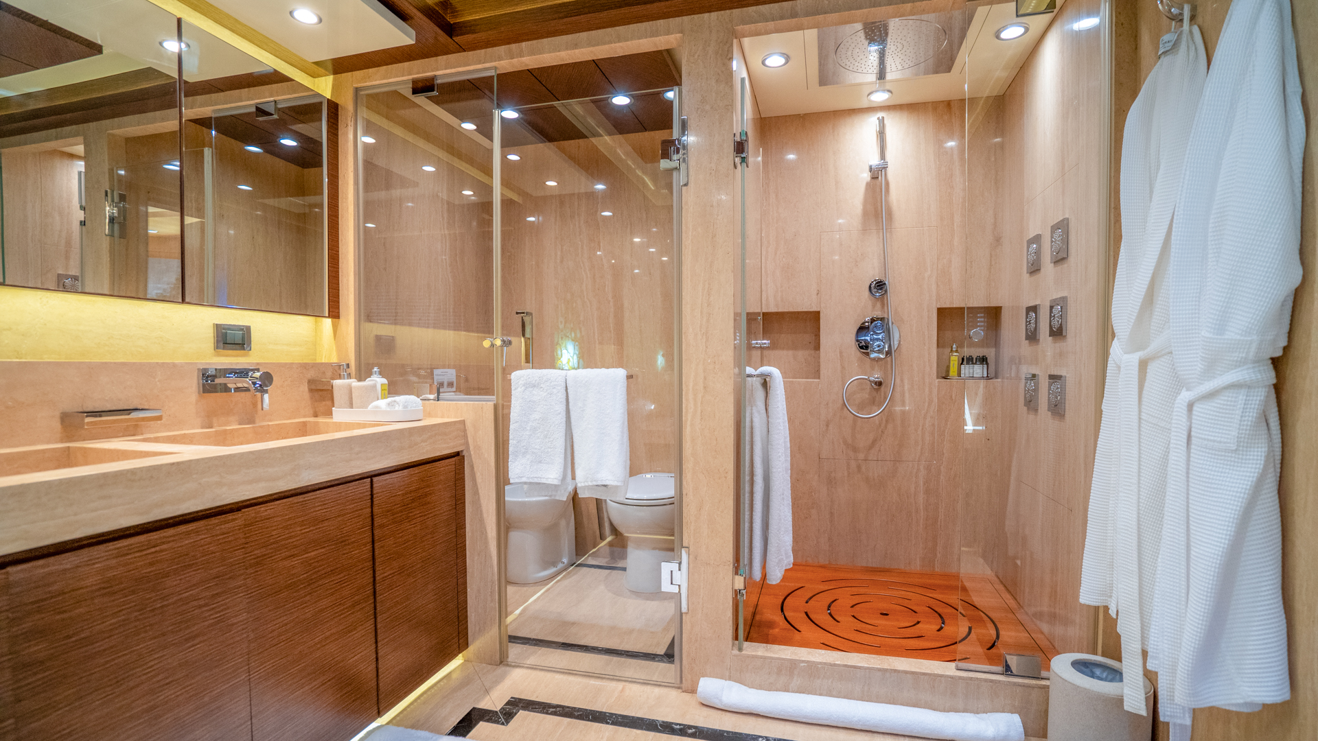 Motoryacht — photo 10