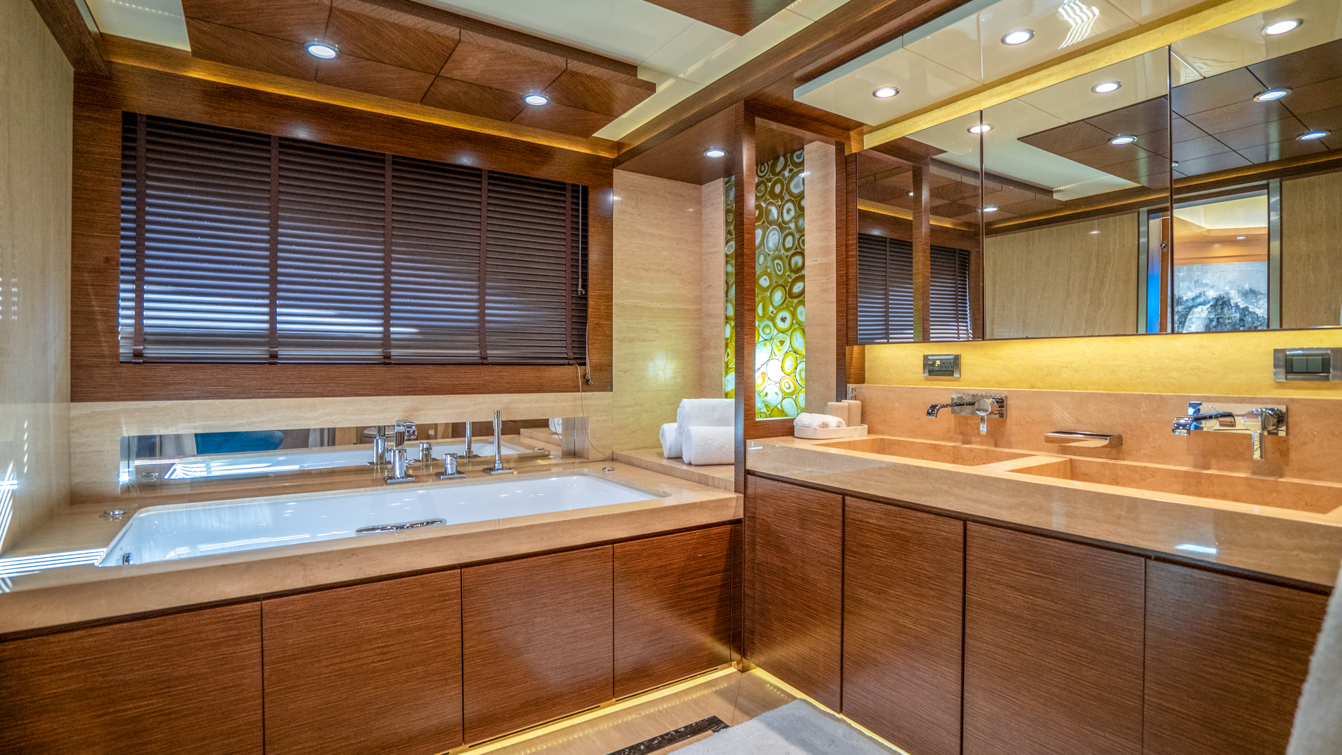 Motoryacht — photo 5