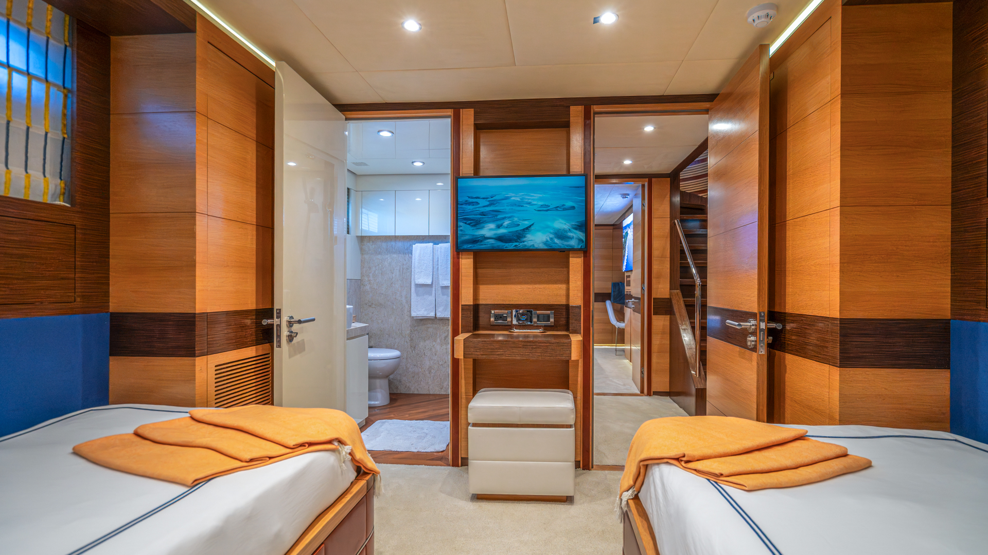 Motoryacht — photo 8