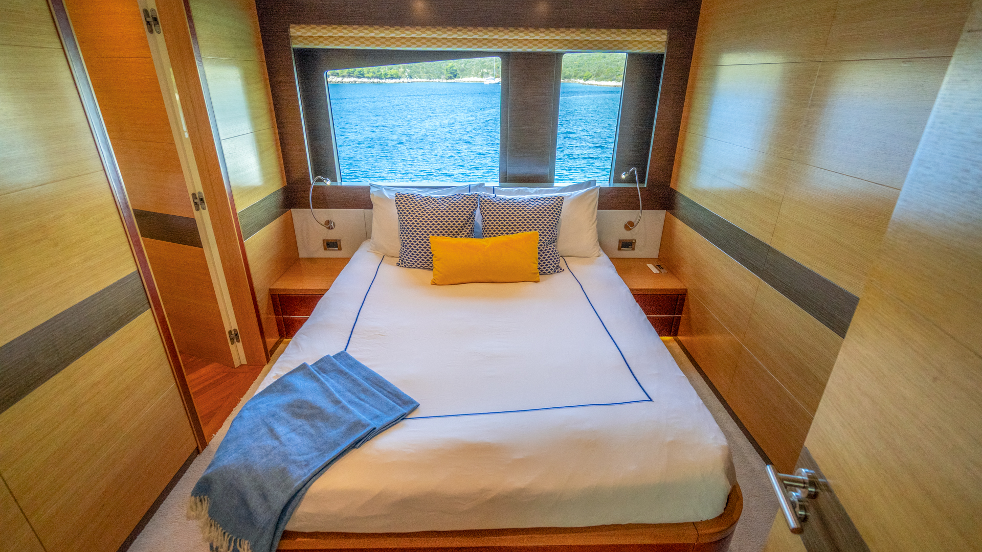 Motoryacht — photo 17