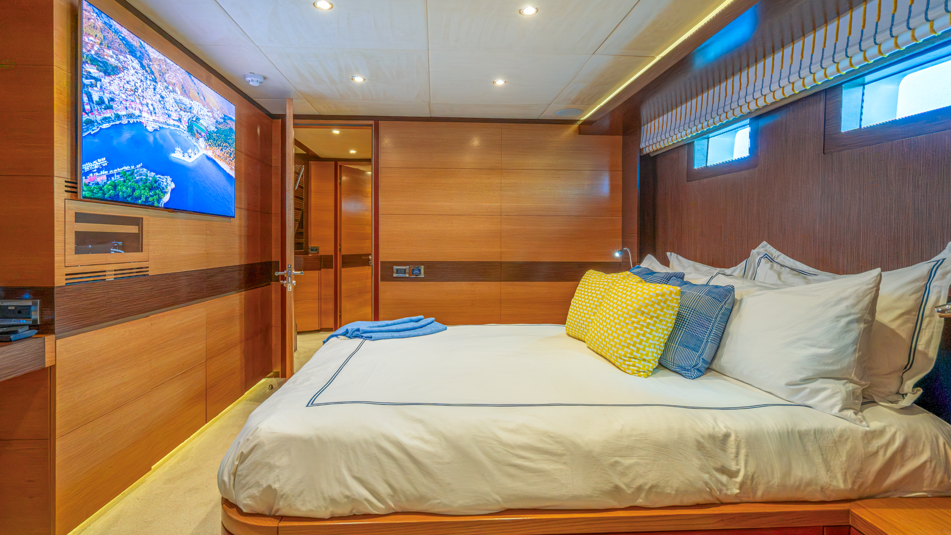 Motoryacht — photo 19