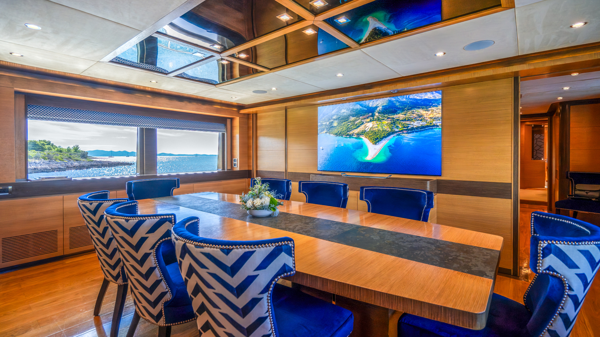 Motoryacht — photo 40
