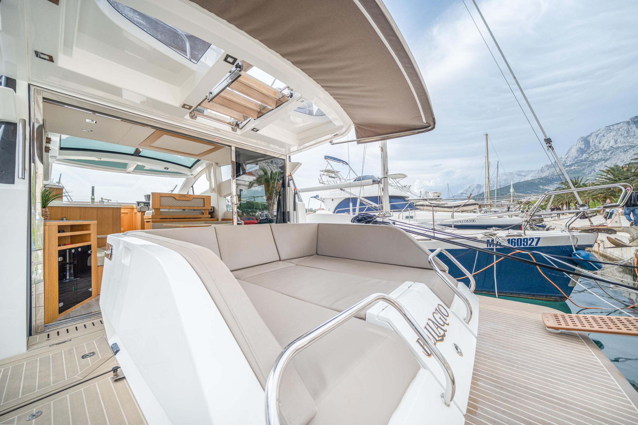 Galeon 430 Skydeck — photo 12