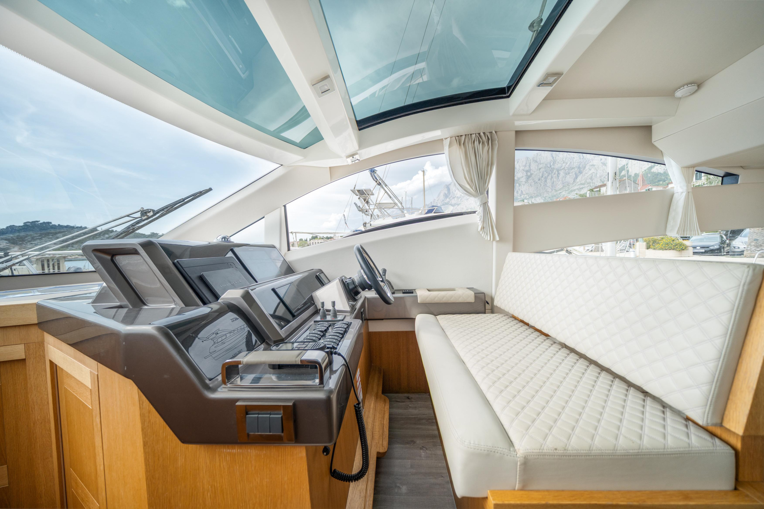 Galeon 430 Skydeck — photo 2