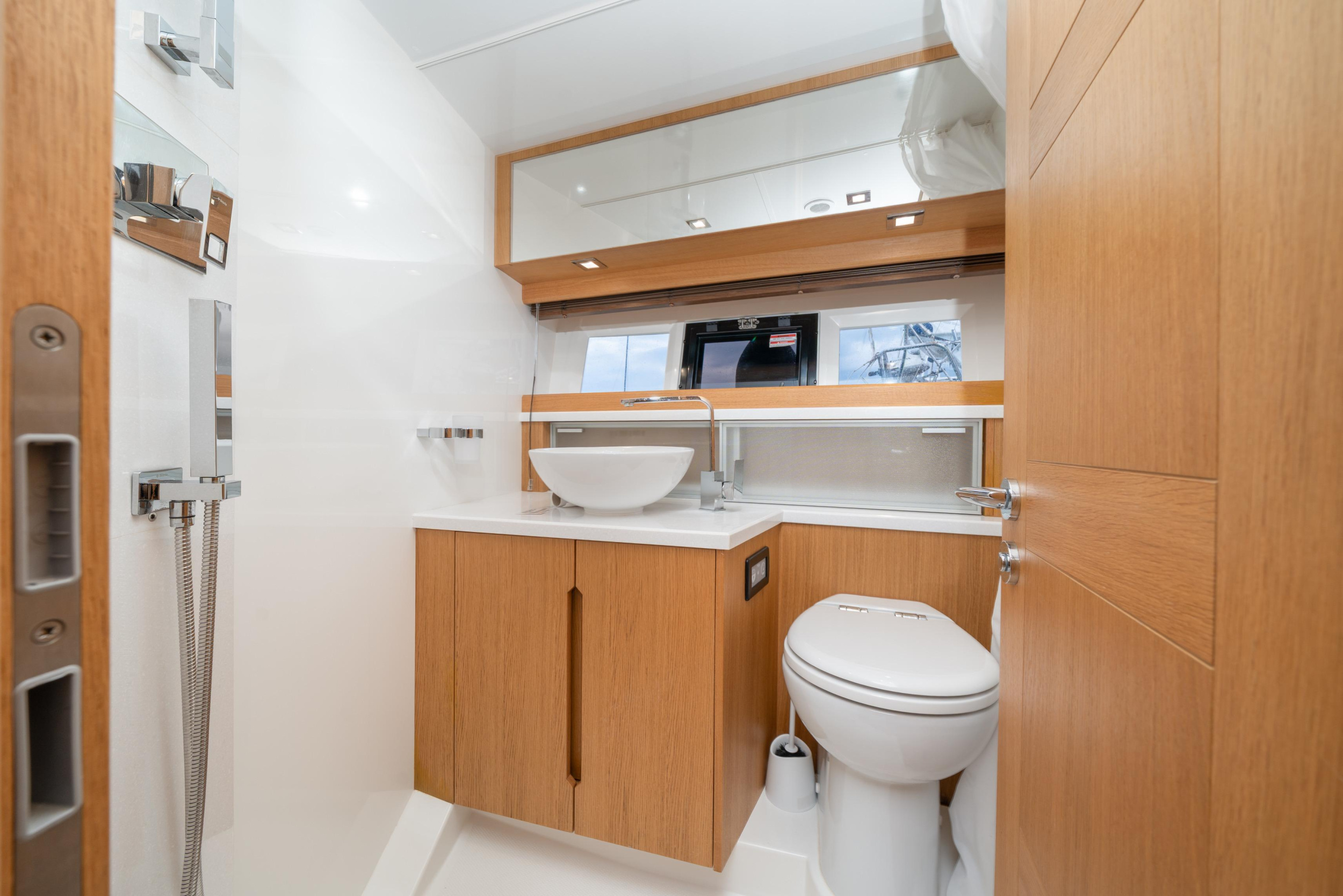 Galeon 430 Skydeck — photo 7