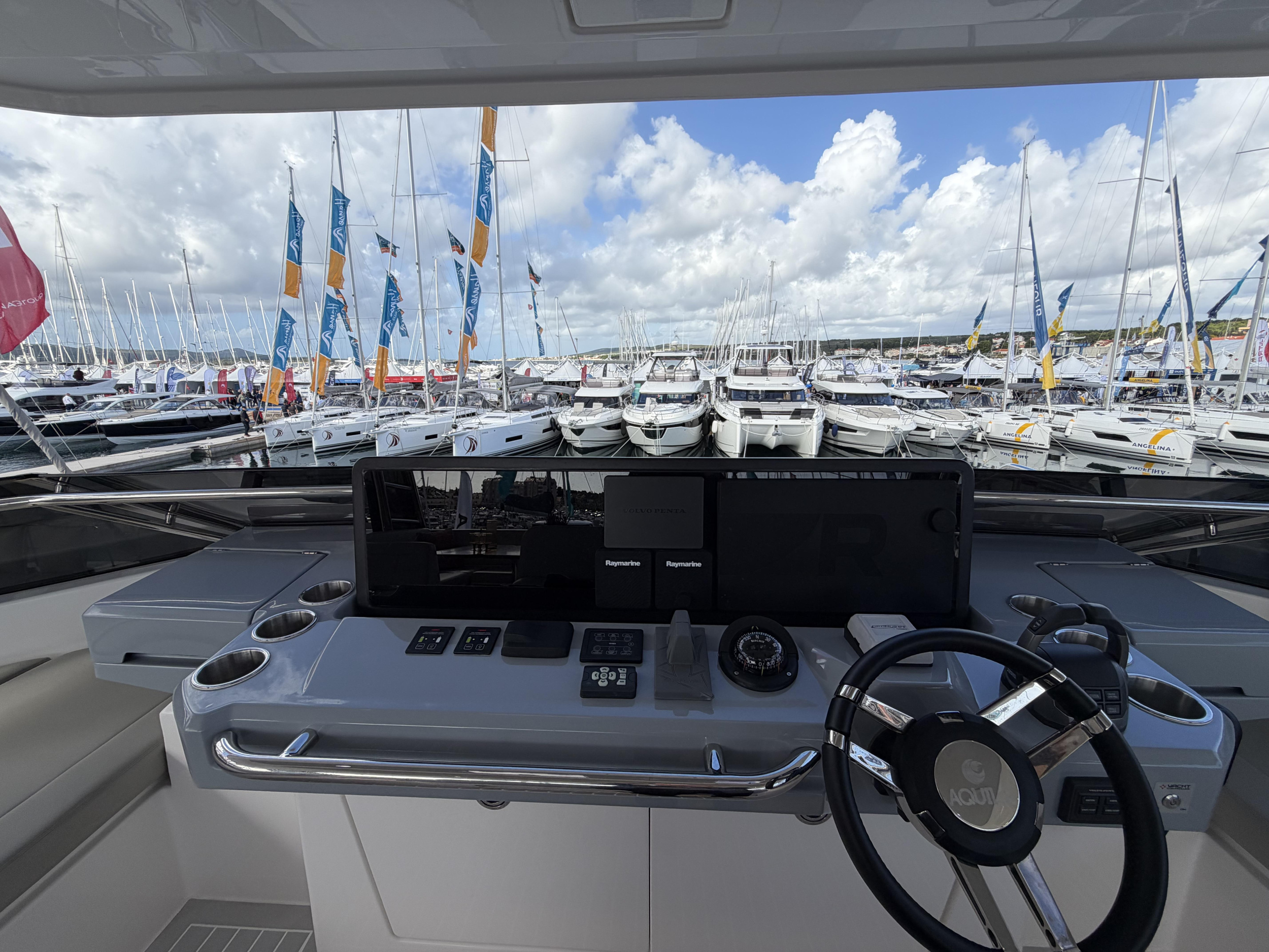 Aquila 50 Yacht — photo 4