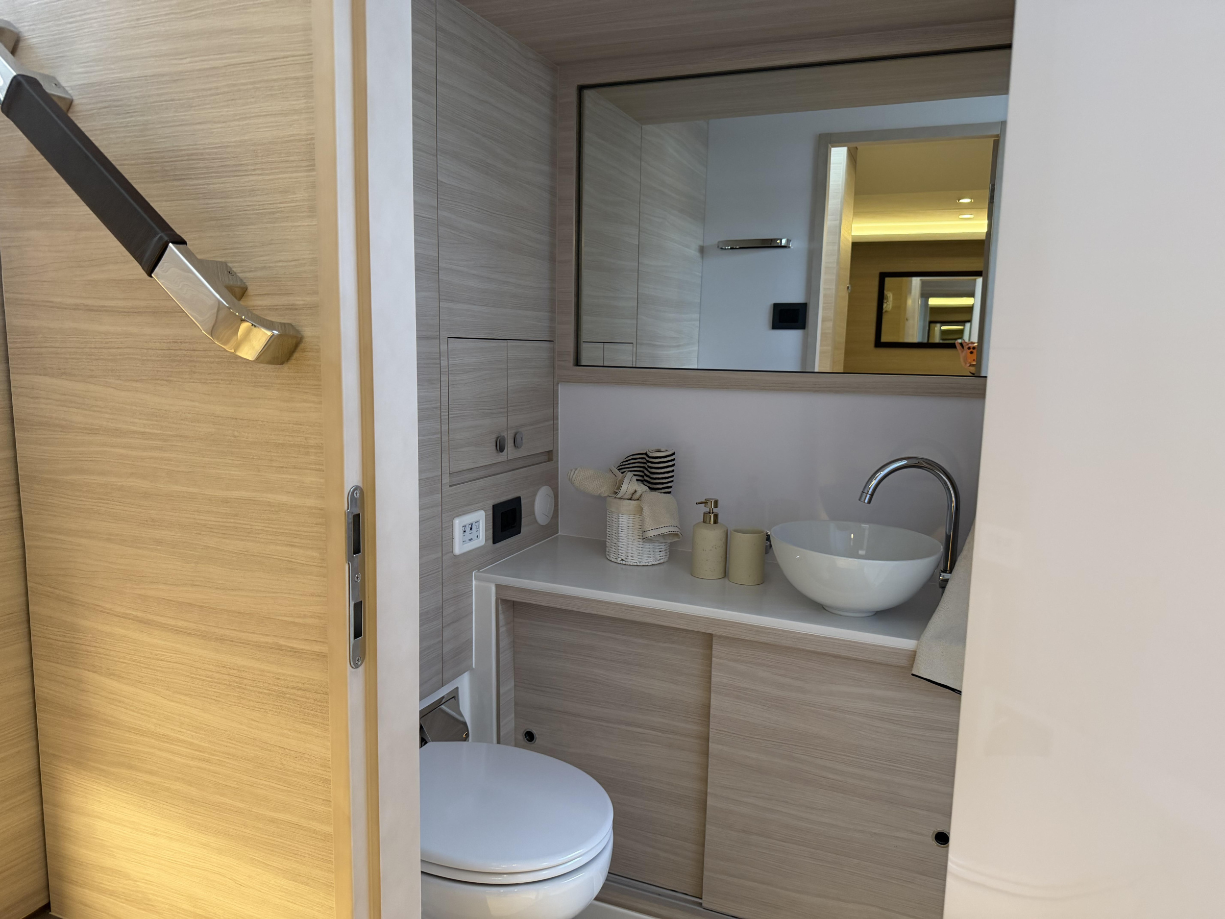 Aquila 50 Yacht — photo 17