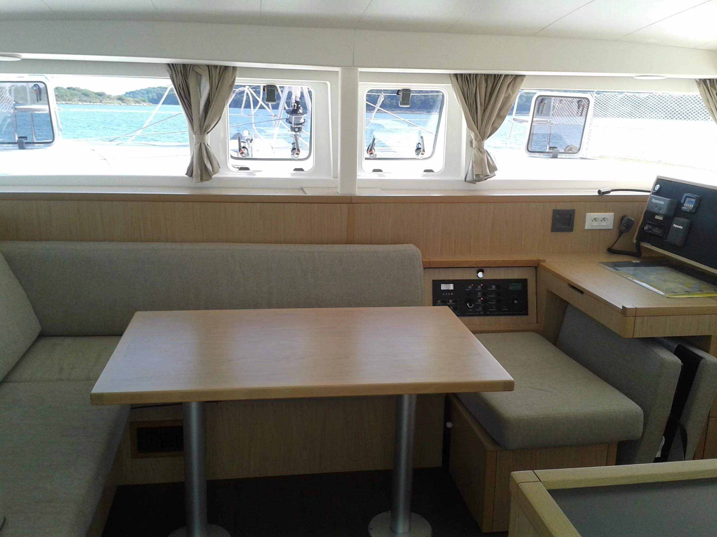Lagoon 400 S2 (Evelina) photo - 24