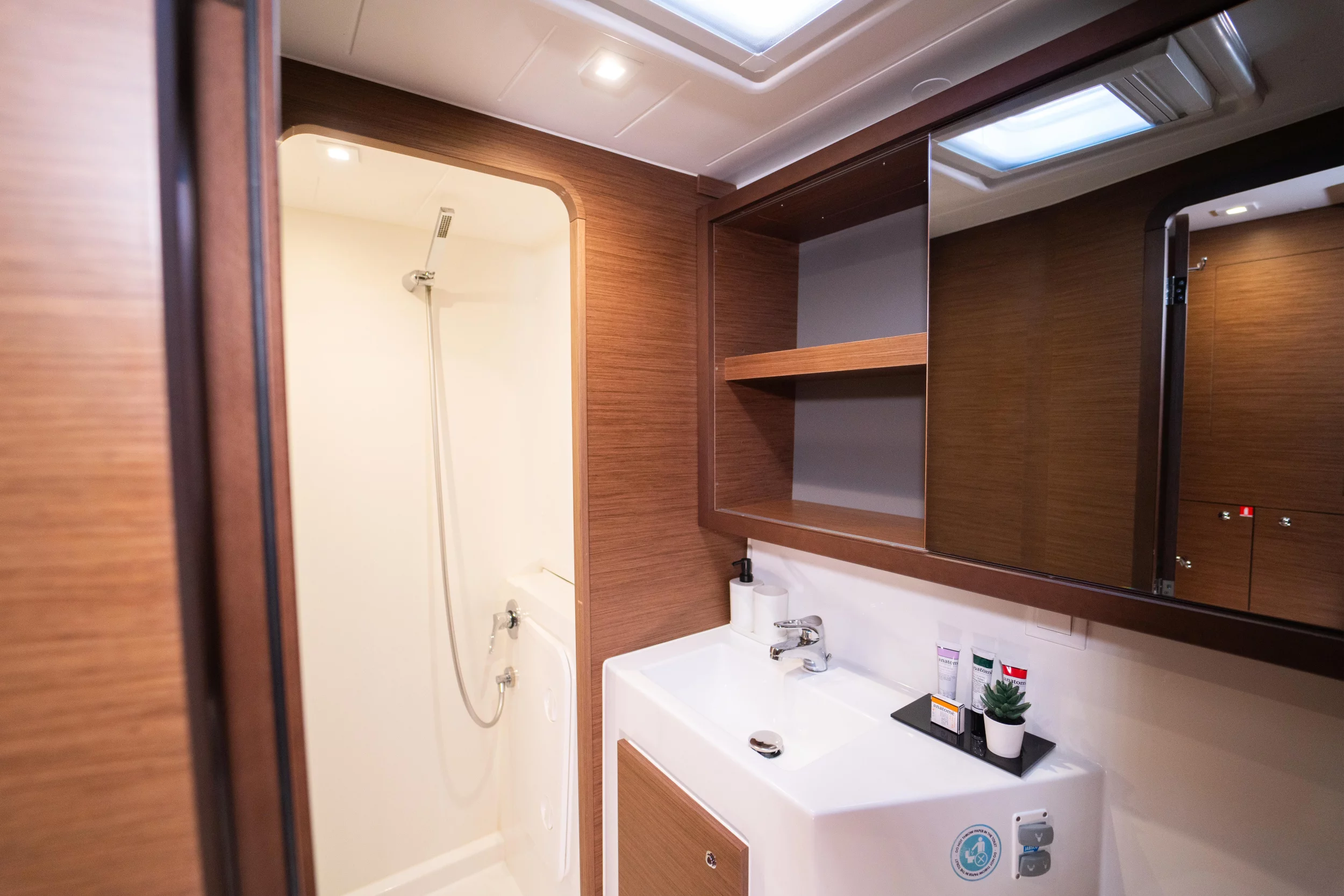 Lagoon 42 (Meraki)  - 7