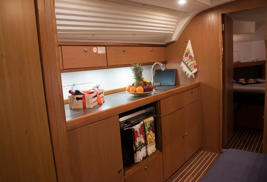 Bavaria 41 Cruiser — photo 9