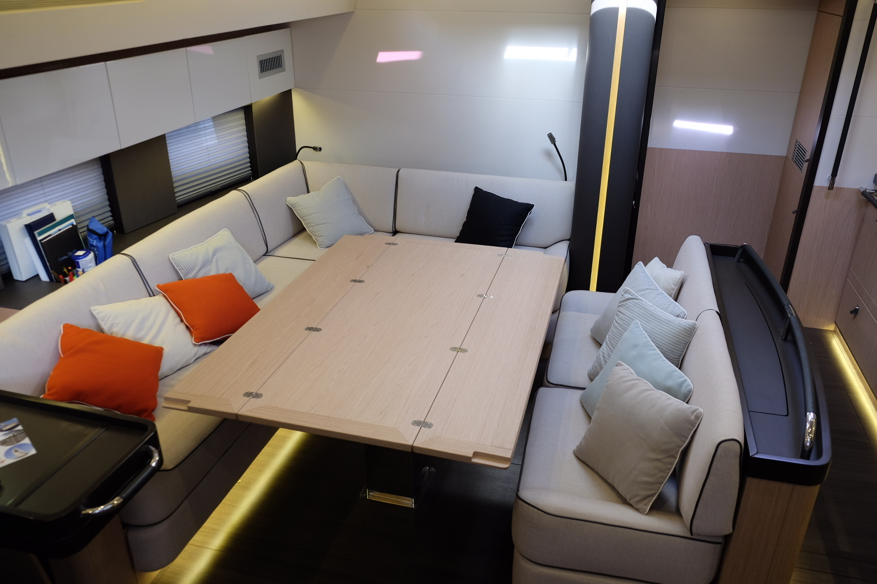 Oceanis Yacht 62 — photo 35