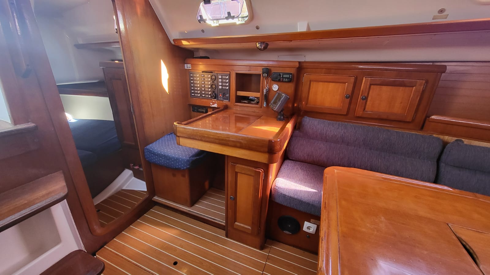 Dufour 36 Classic — photo 6