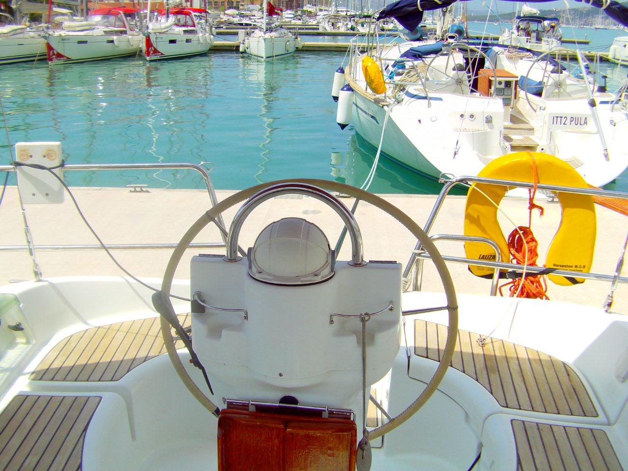 Beneteau Oceanis 331 Clipper — photo 17