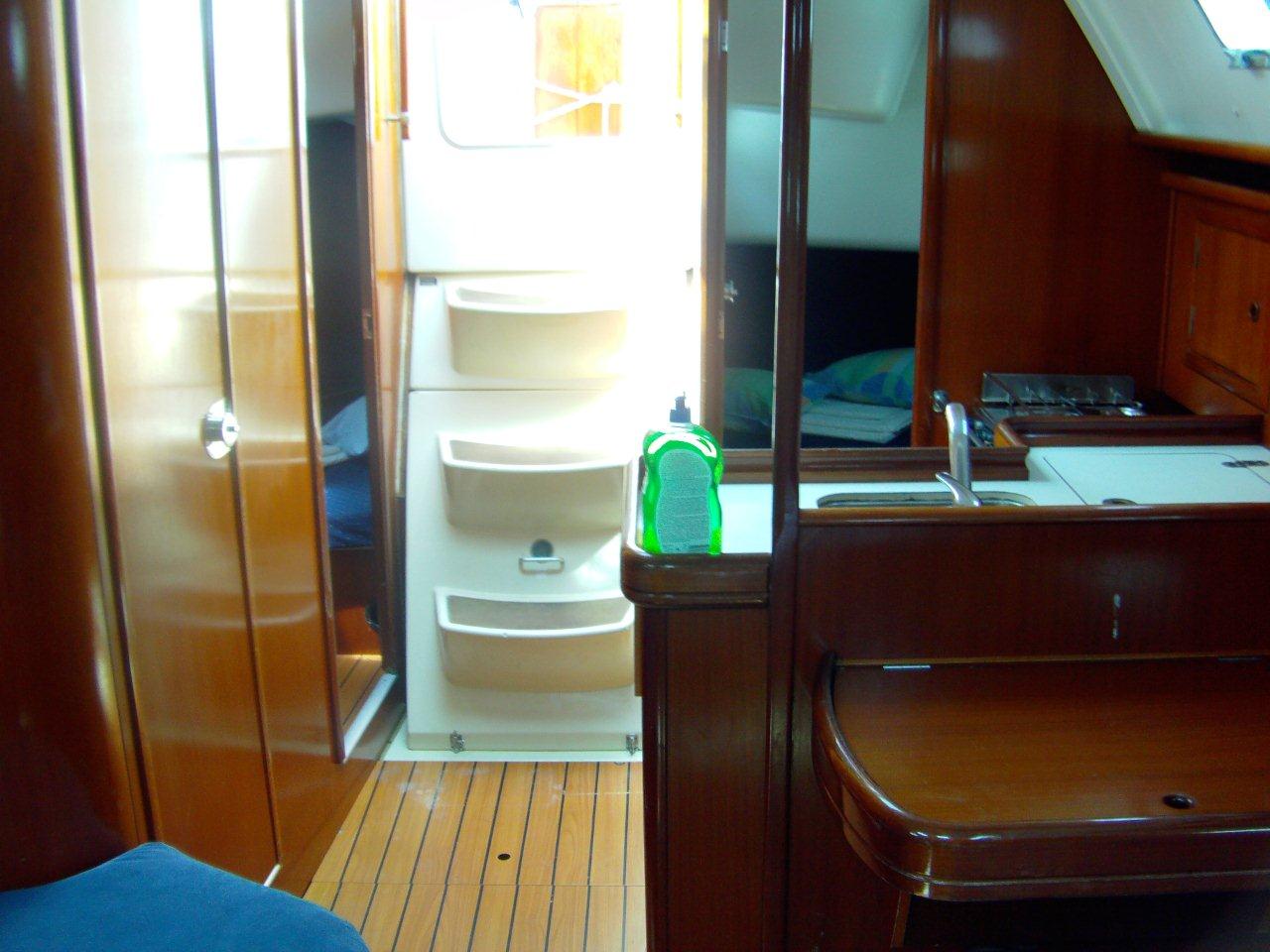 Beneteau Oceanis 331 Clipper — photo 4