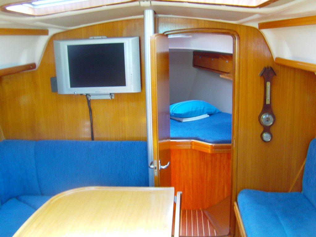 Bavaria 33 Cruiser — photo 3