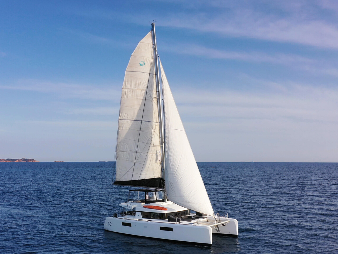 Lagoon 52 — photo 1