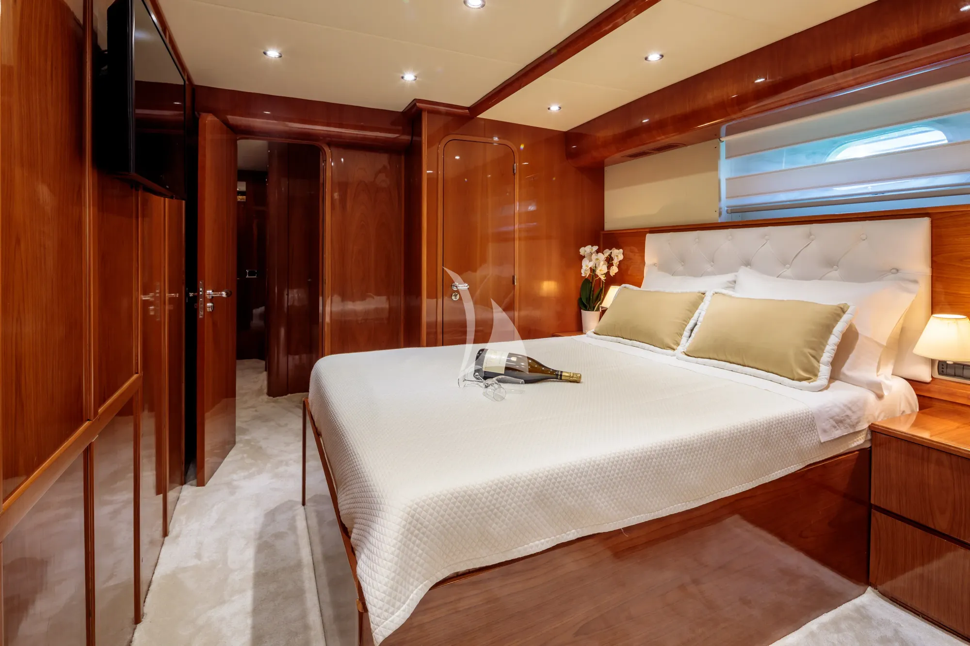 Falcon 86 — photo 46