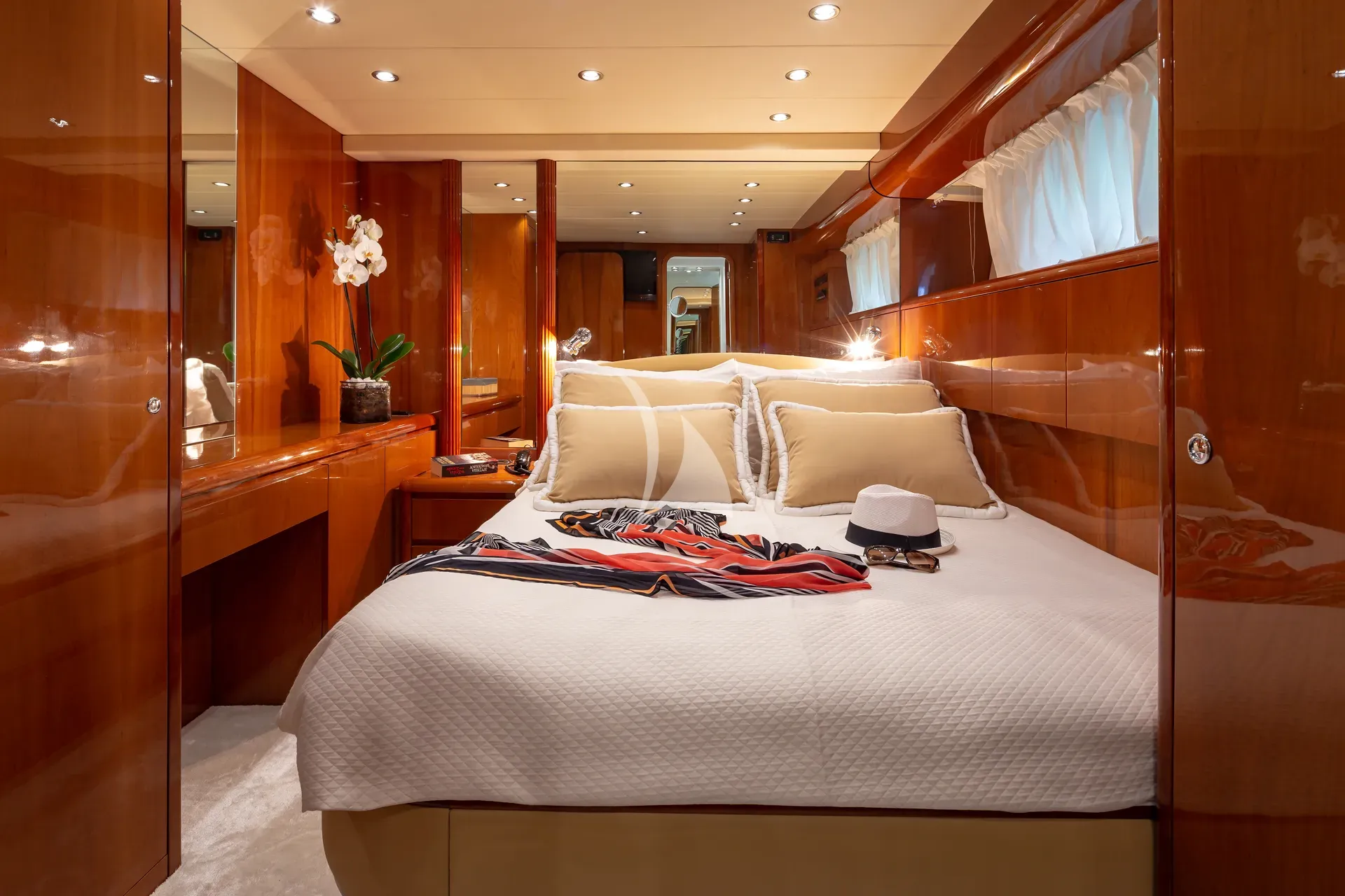 Falcon 86 — photo 26