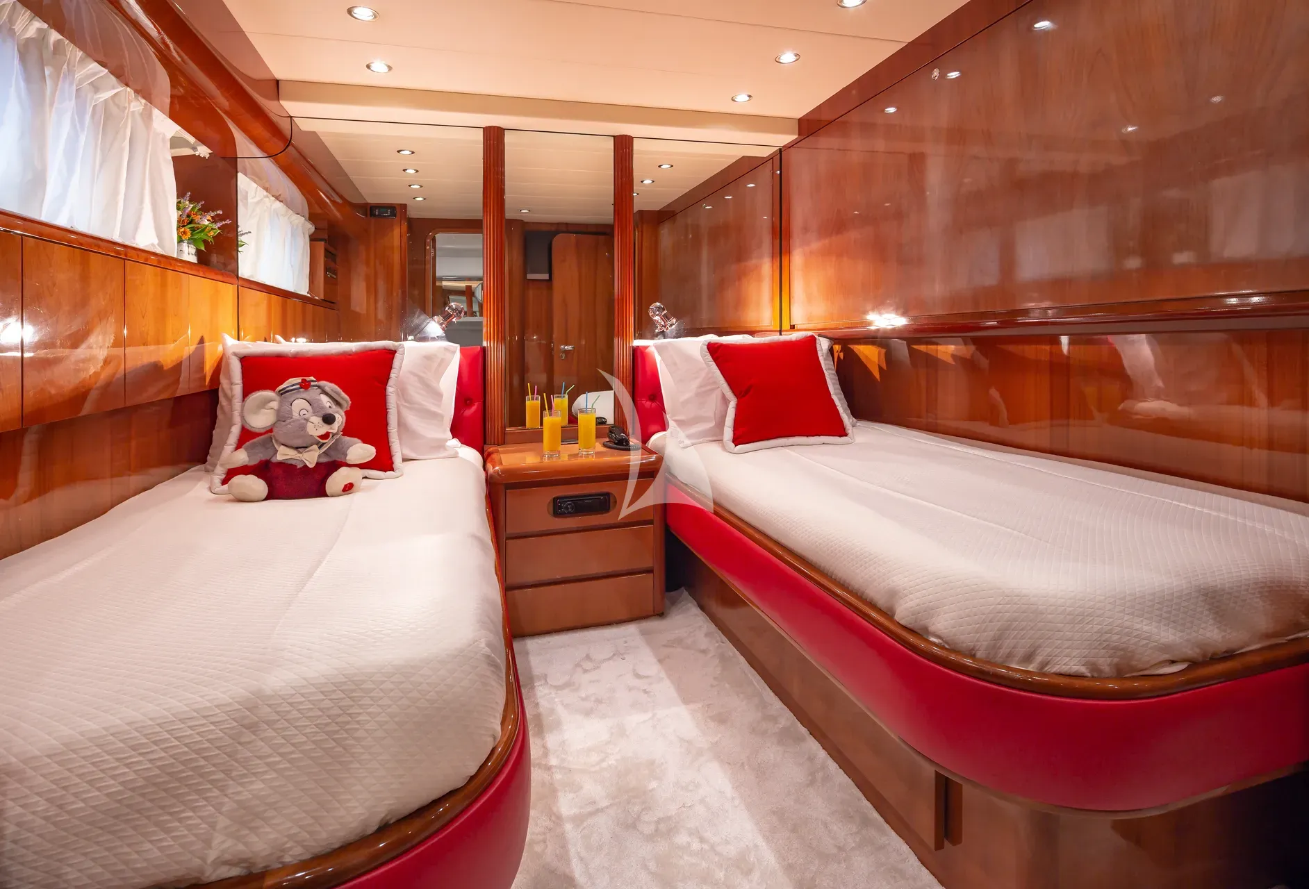 Falcon 86 — photo 18