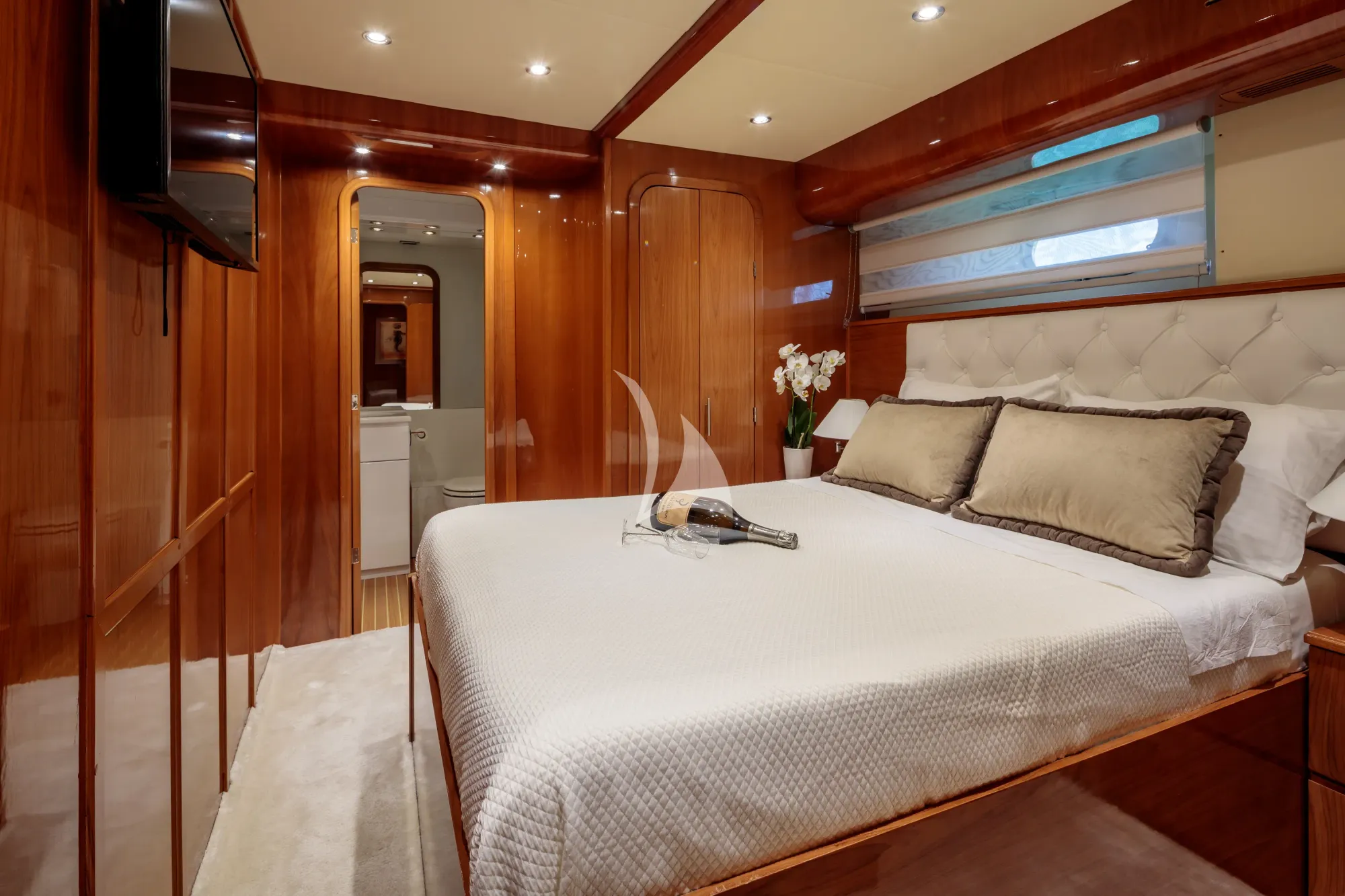 Falcon 86 — photo 24