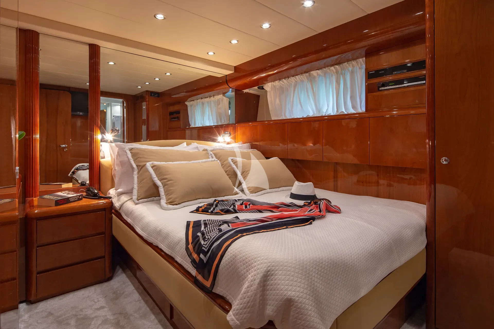 Falcon 86 — photo 28