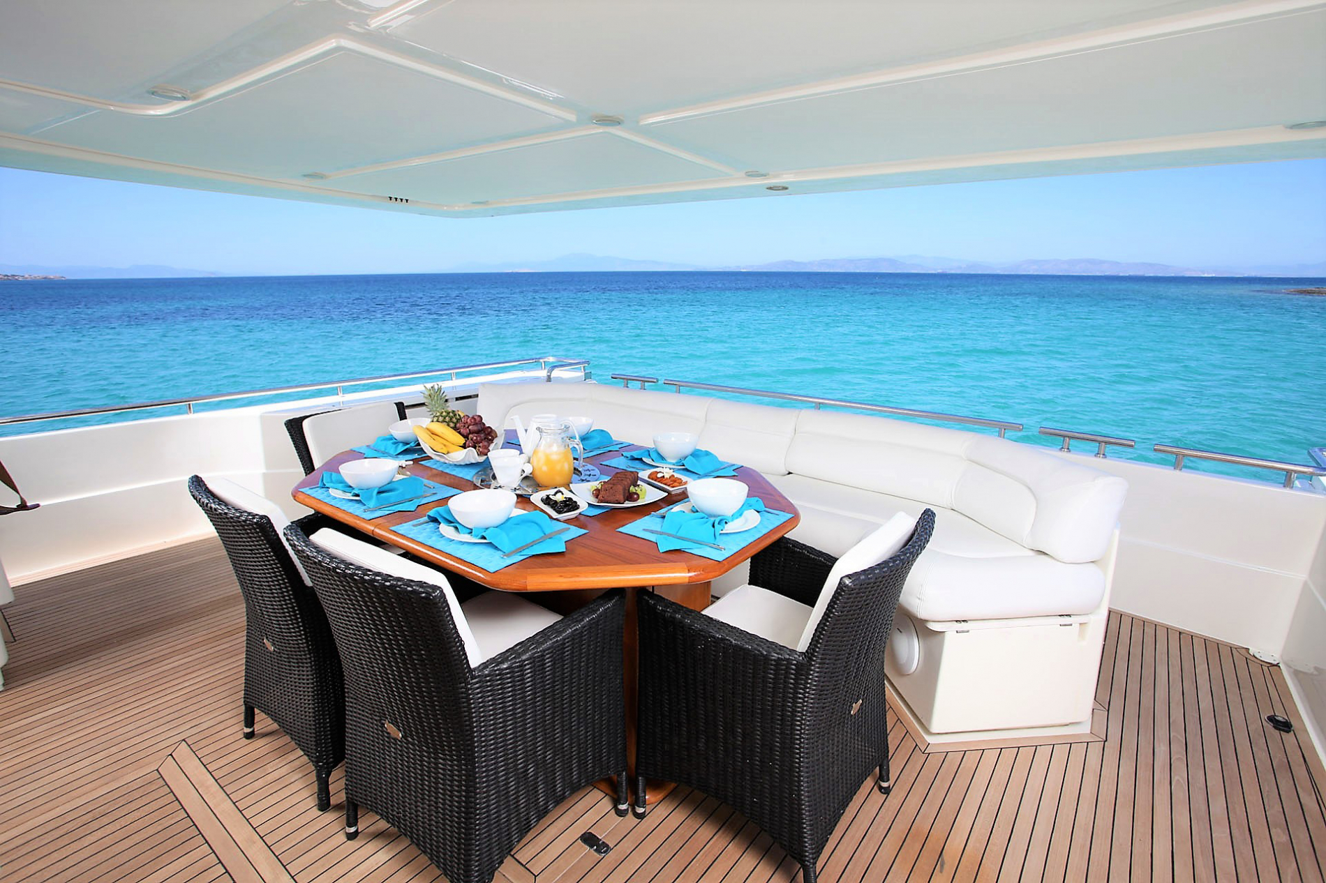 Ferretti 80 — photo 34