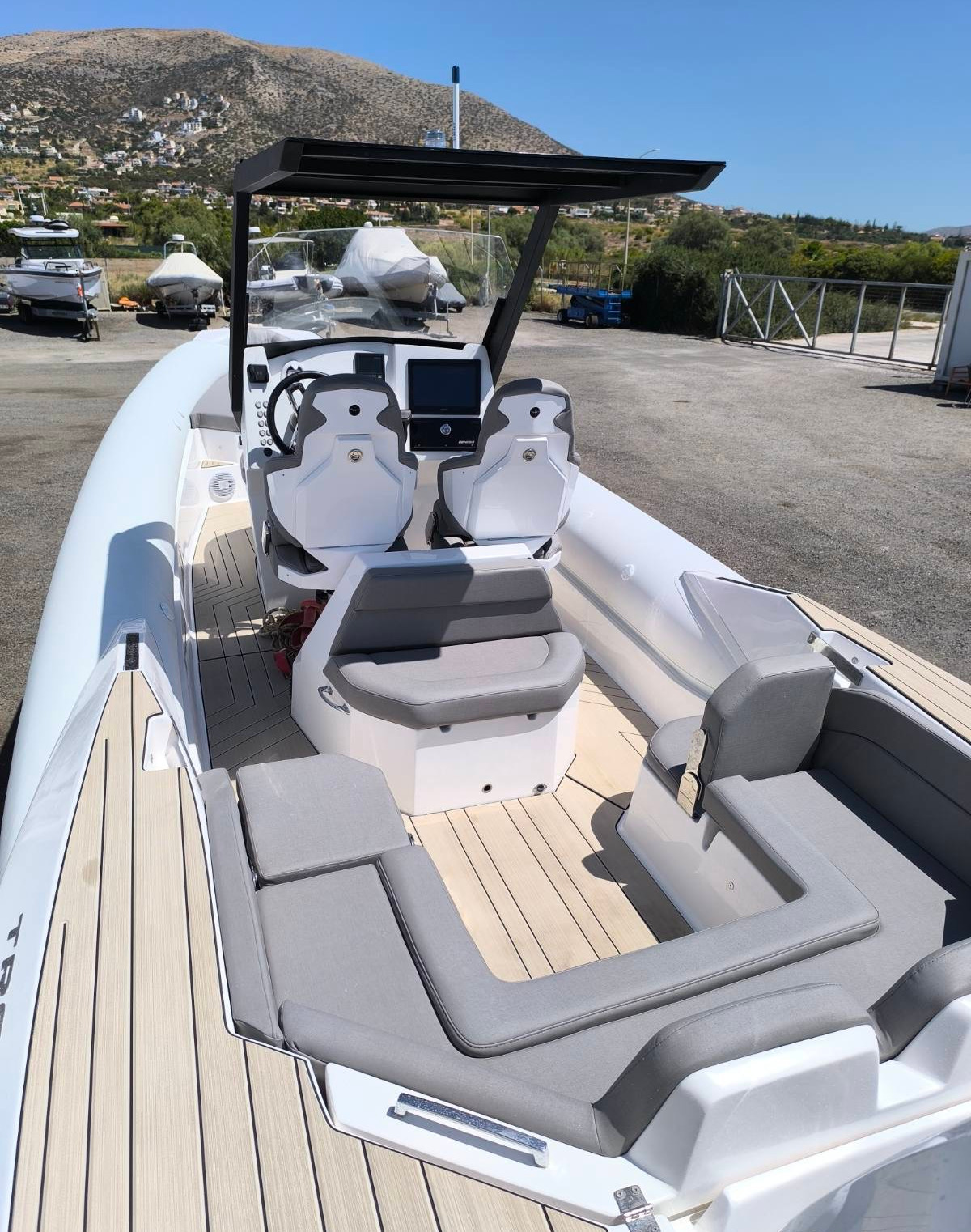 Motorboat — photo 9