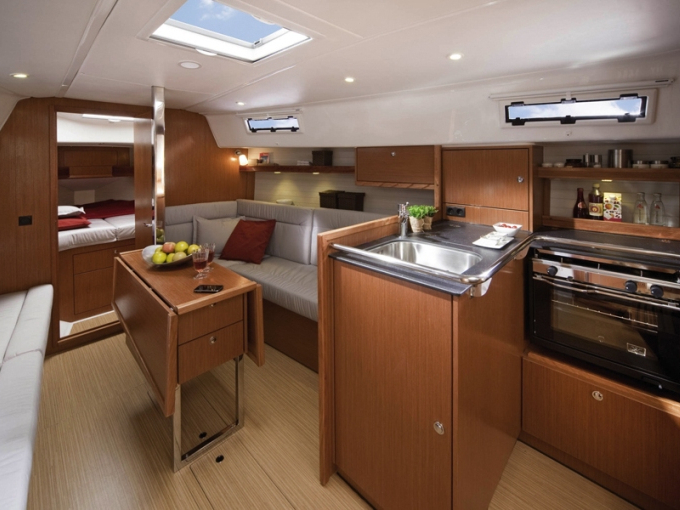 Bavaria 32 Cruiser — photo 3